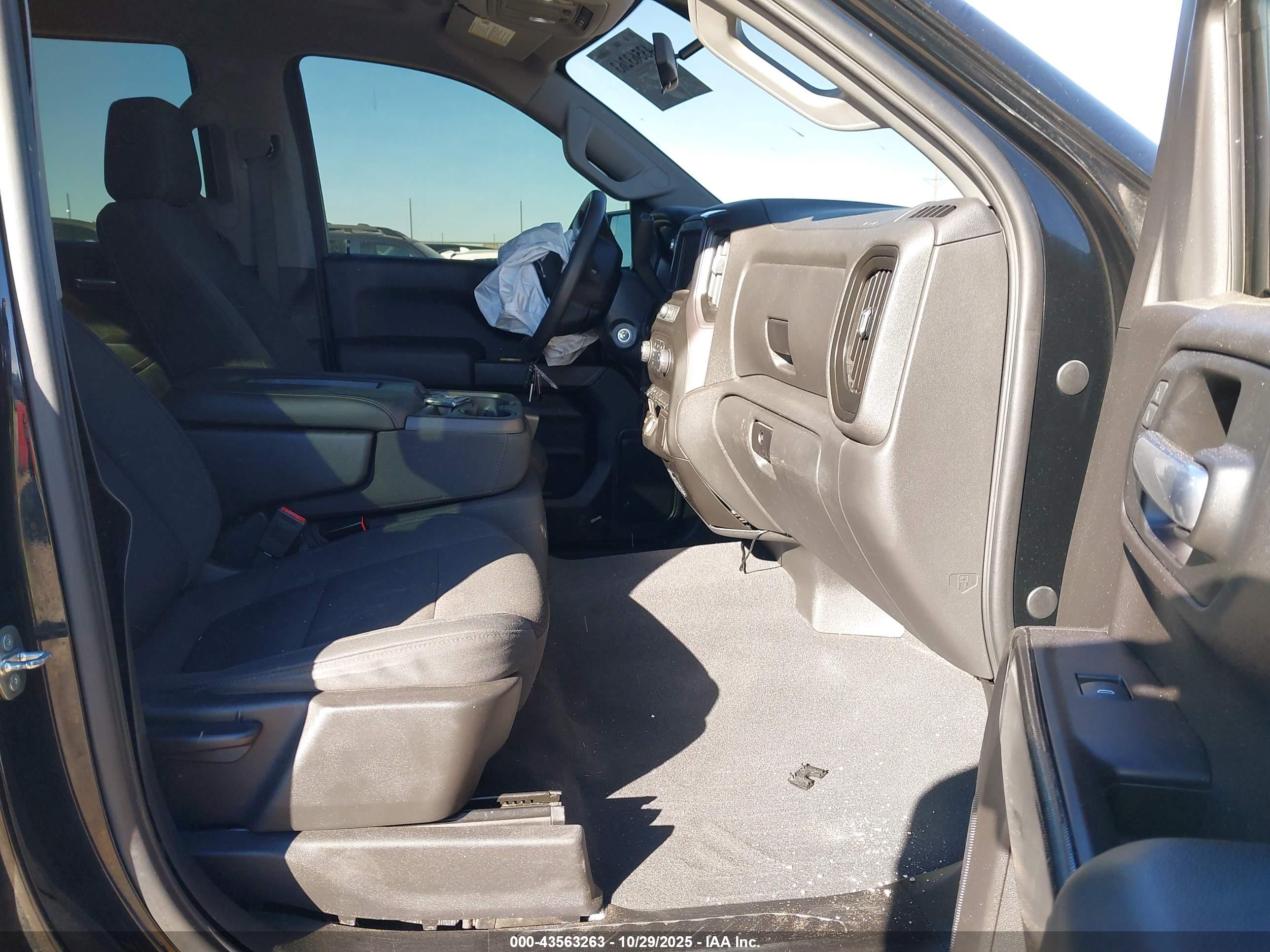 CHEVROLET SILVERADO image 5