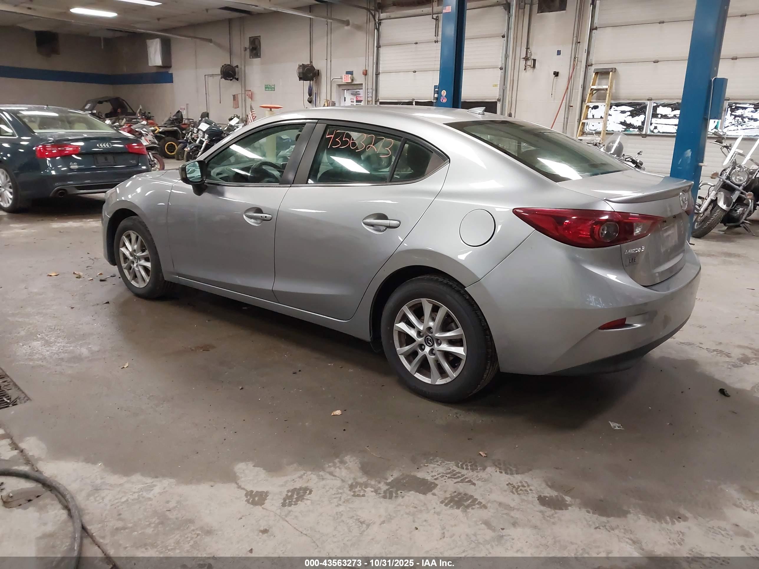 MAZDA MAZDA3 image 3