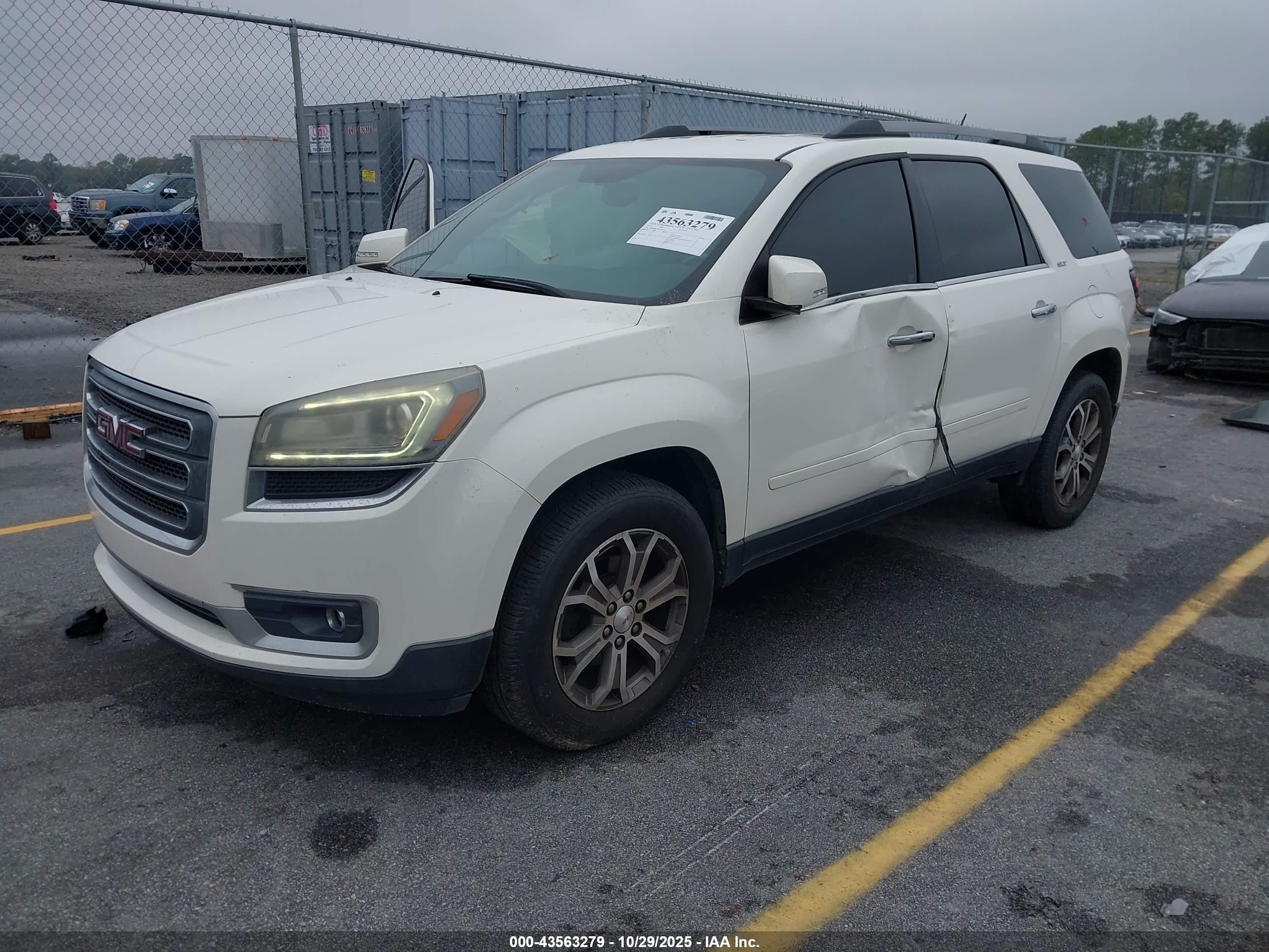GMC ACADIA image 2