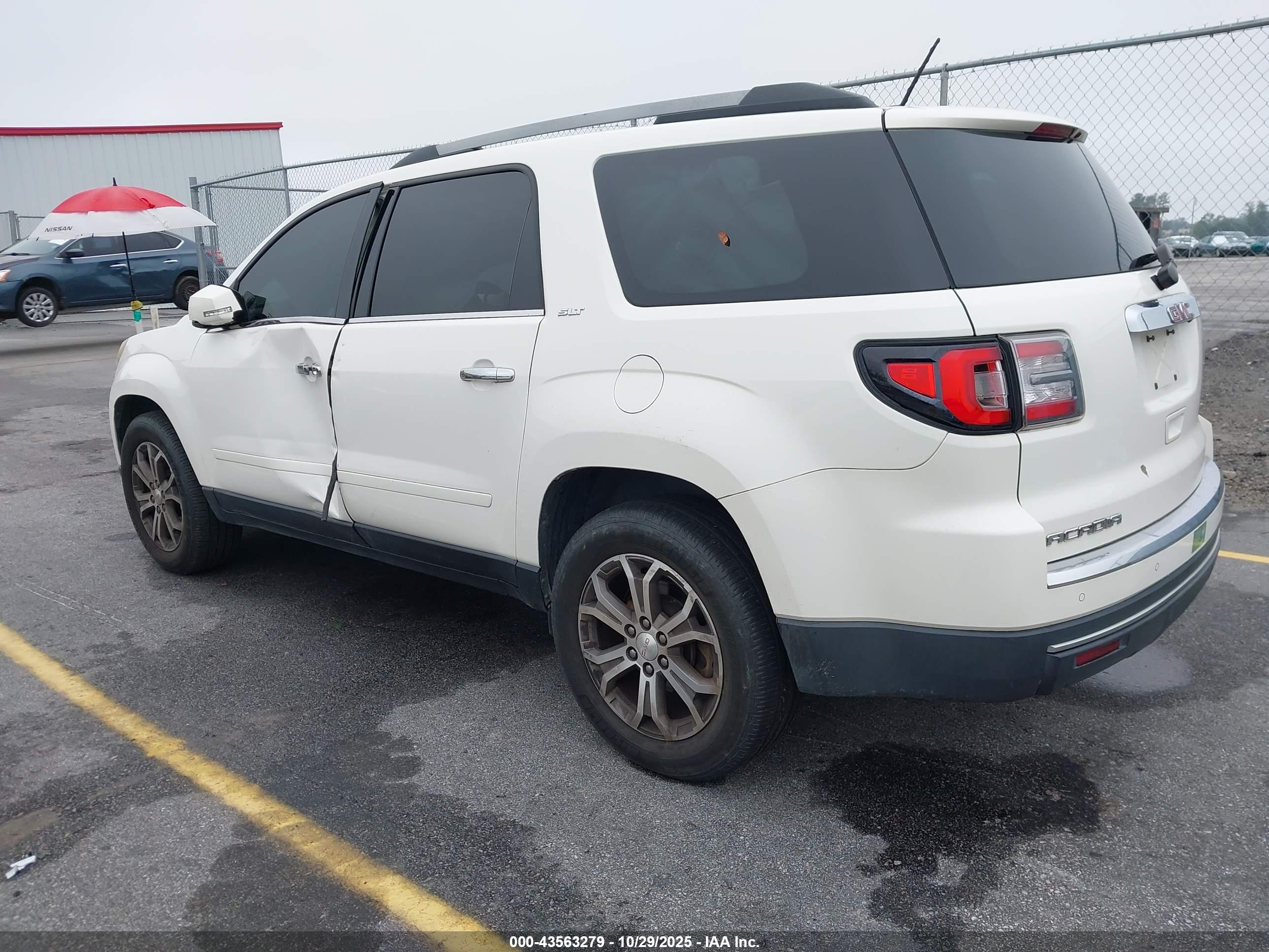 GMC ACADIA image 3