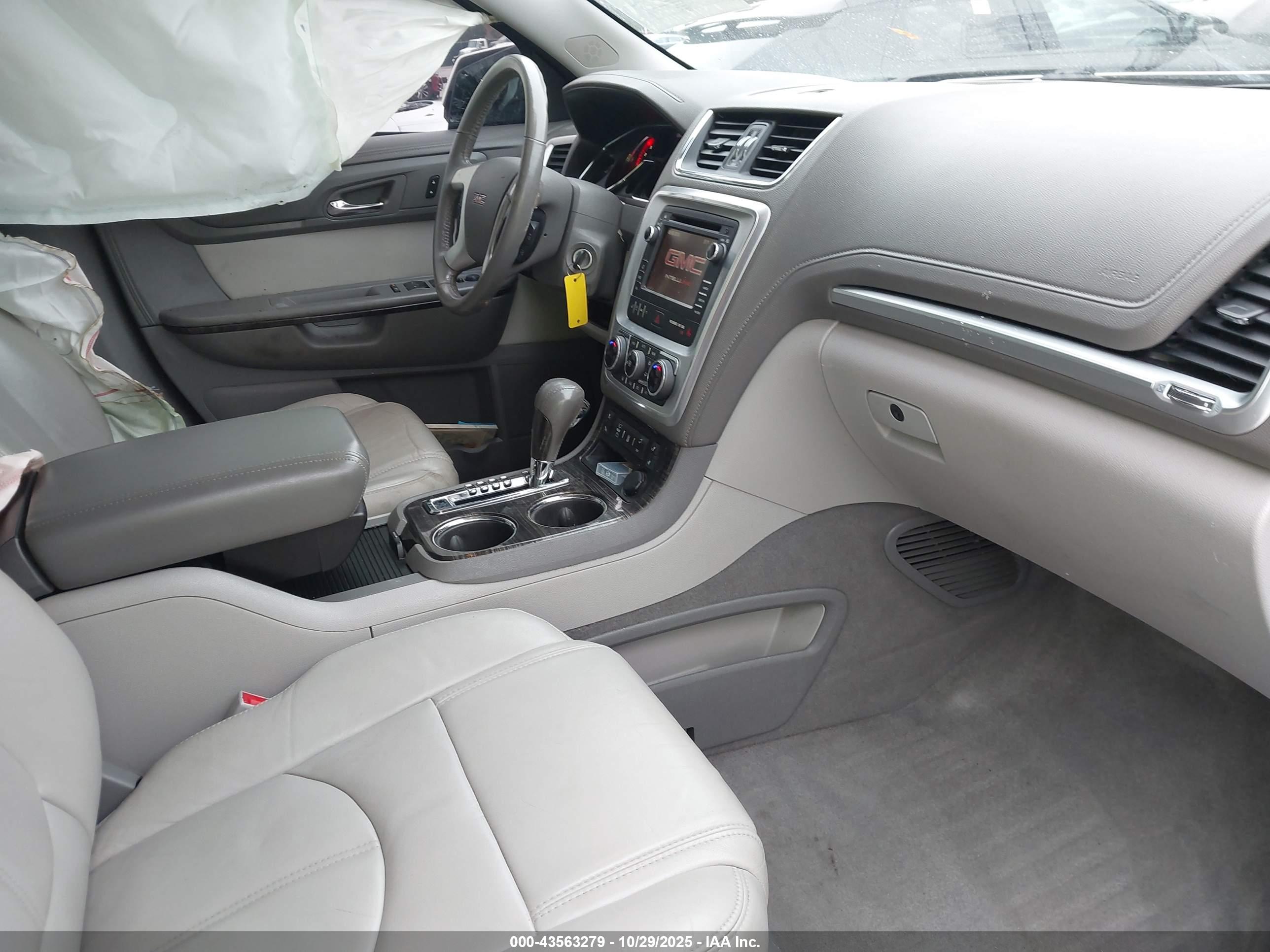 GMC ACADIA image 5