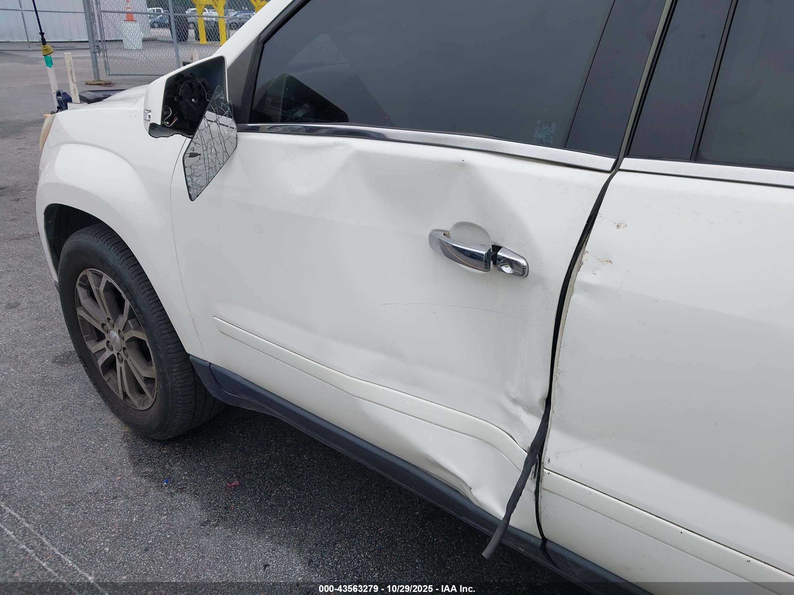 GMC ACADIA image 6