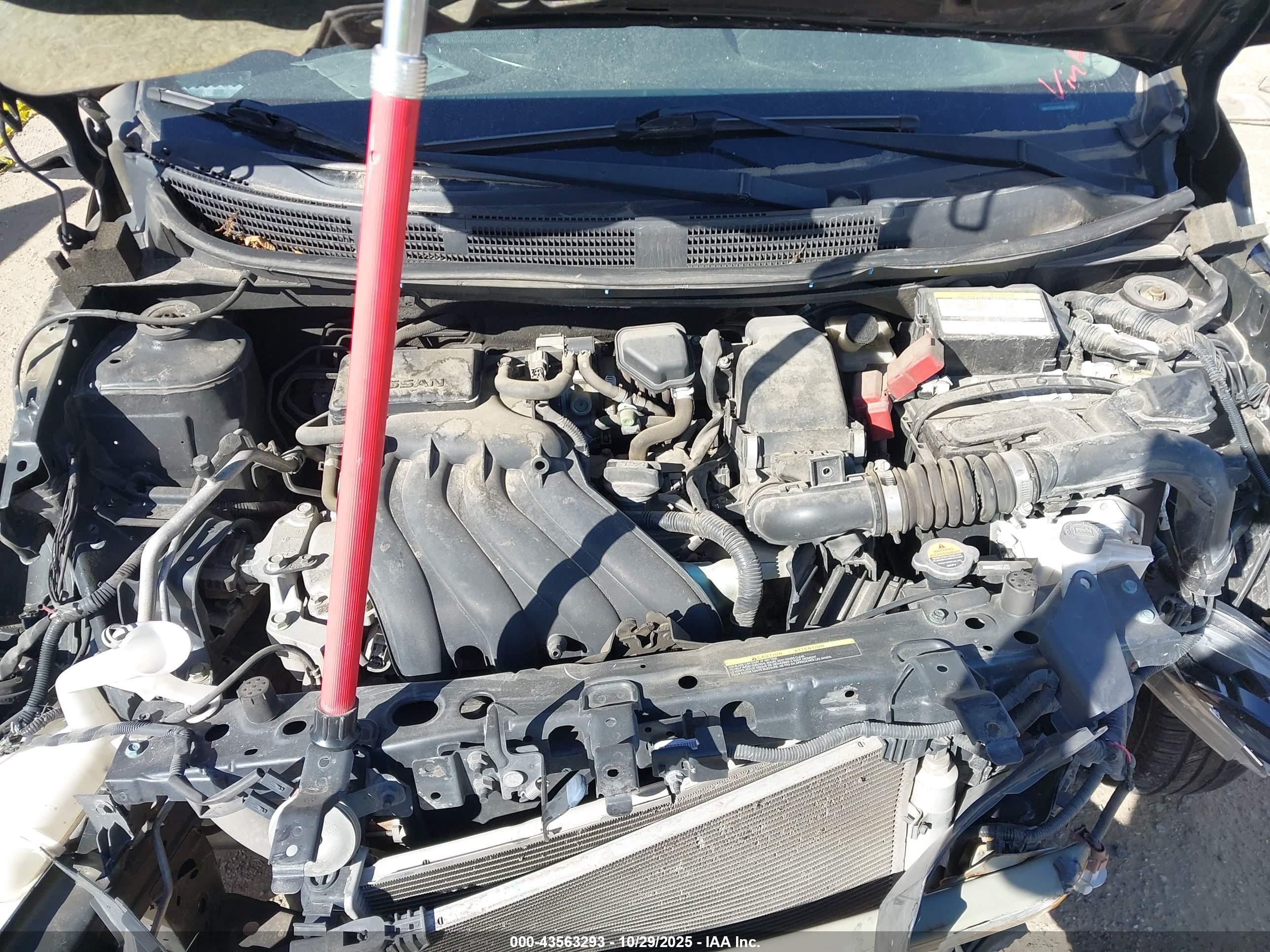 NISSAN VERSA image 10
