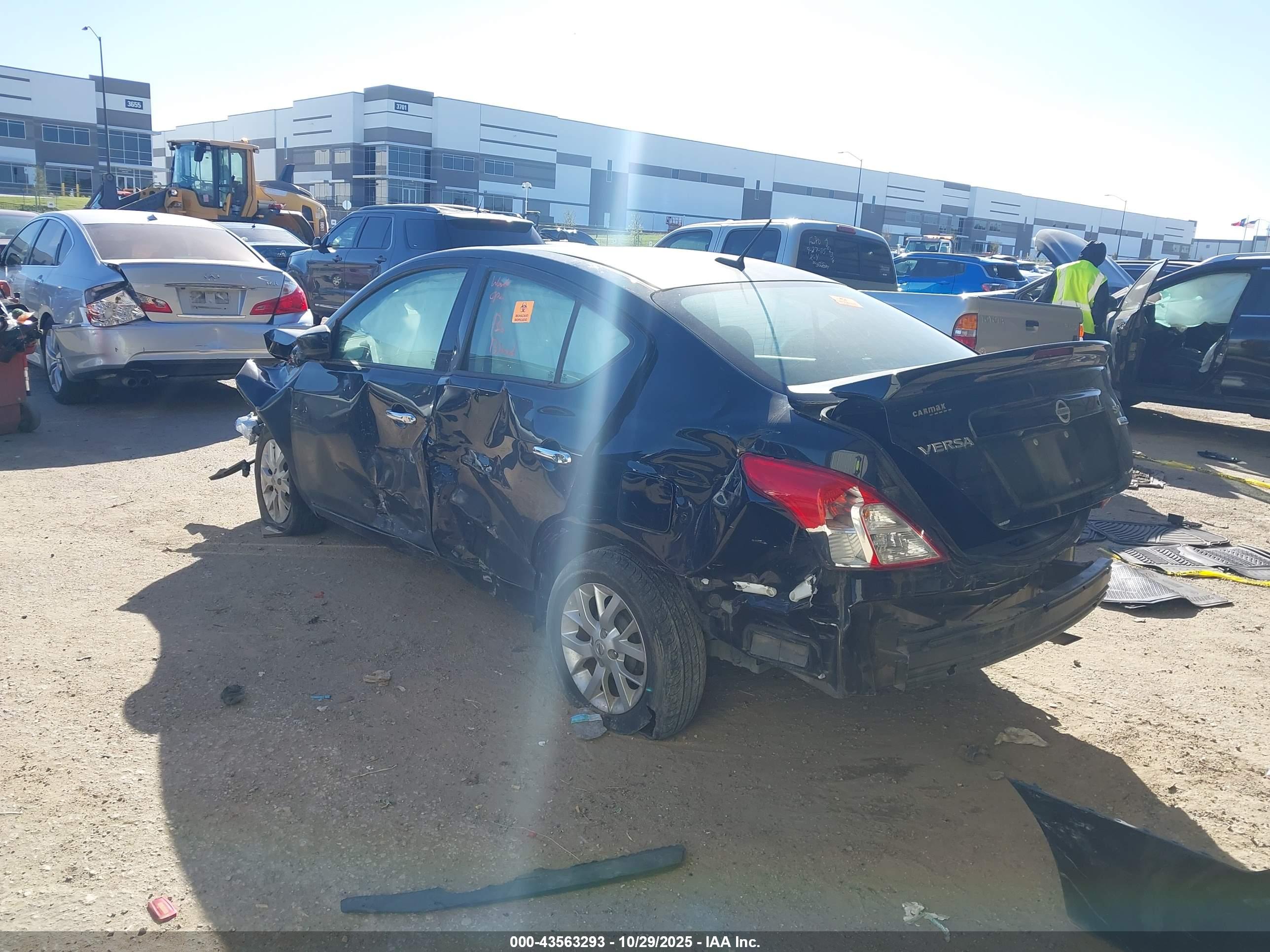 NISSAN VERSA image 3