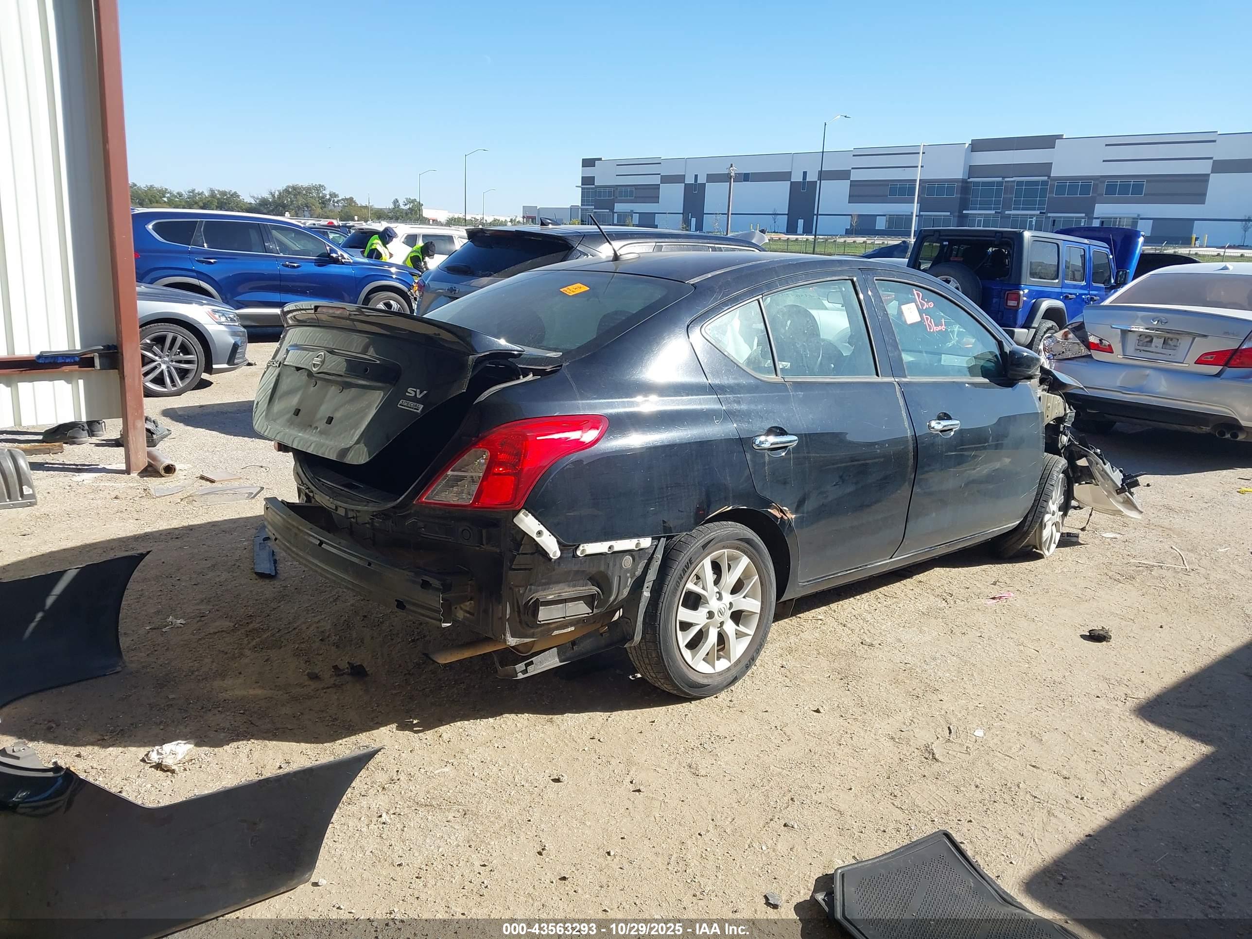 NISSAN VERSA image 4