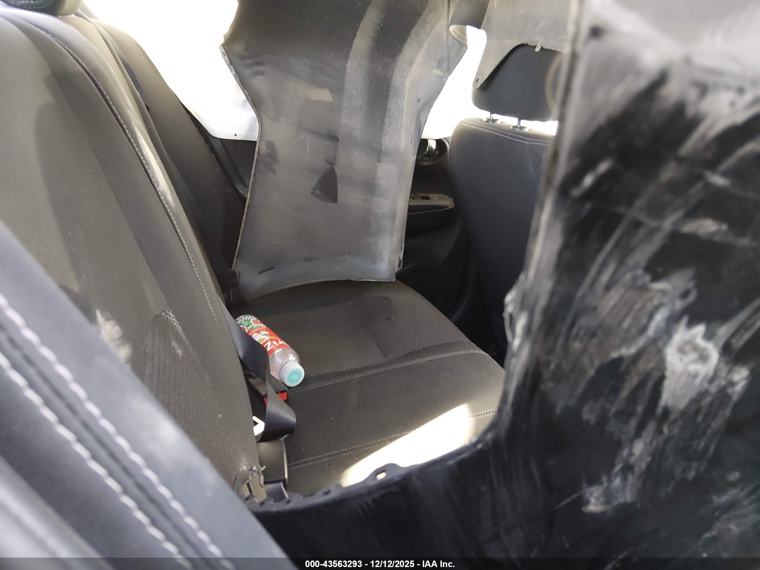 NISSAN VERSA image 8