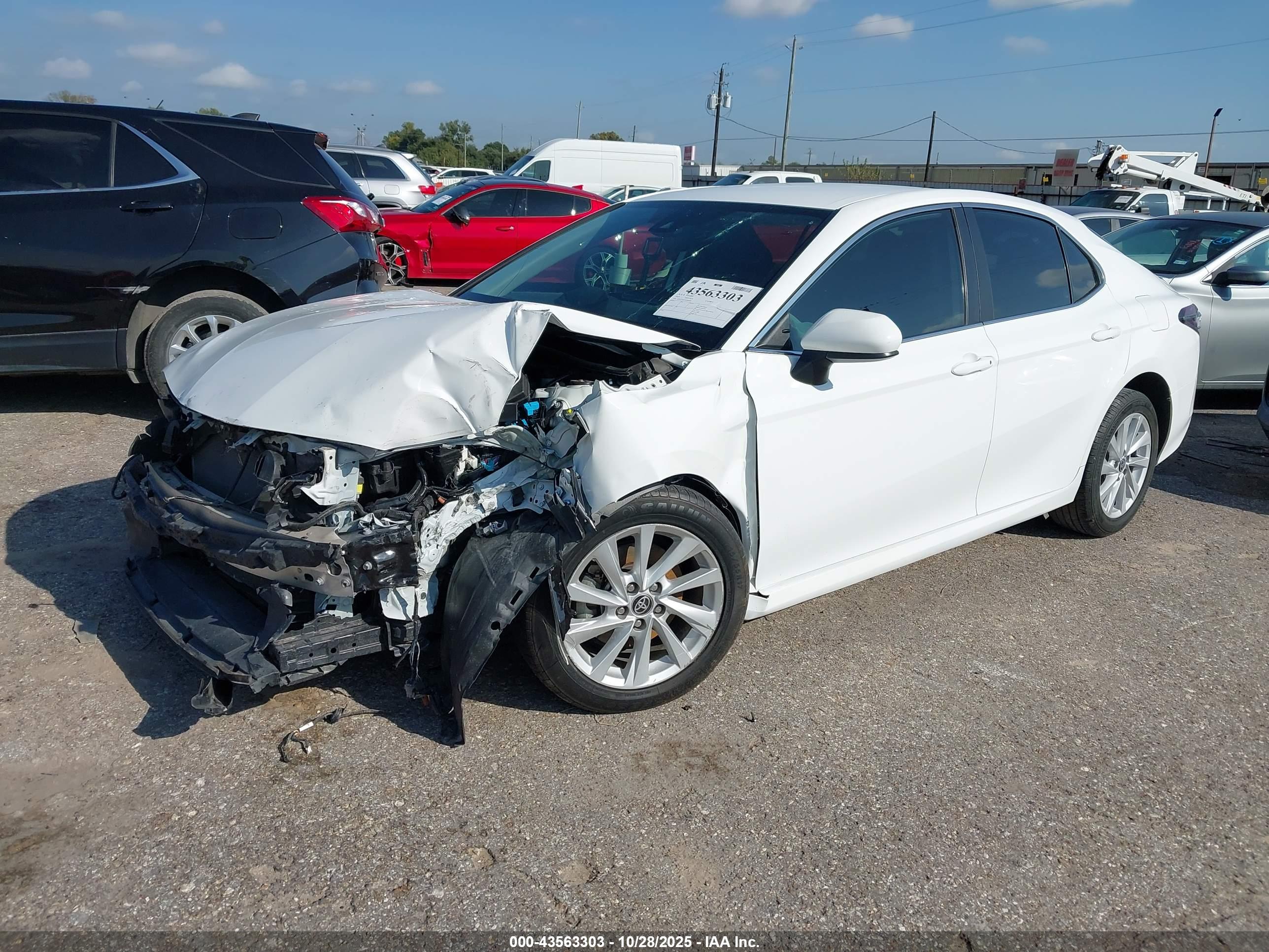 TOYOTA CAMRY image 2
