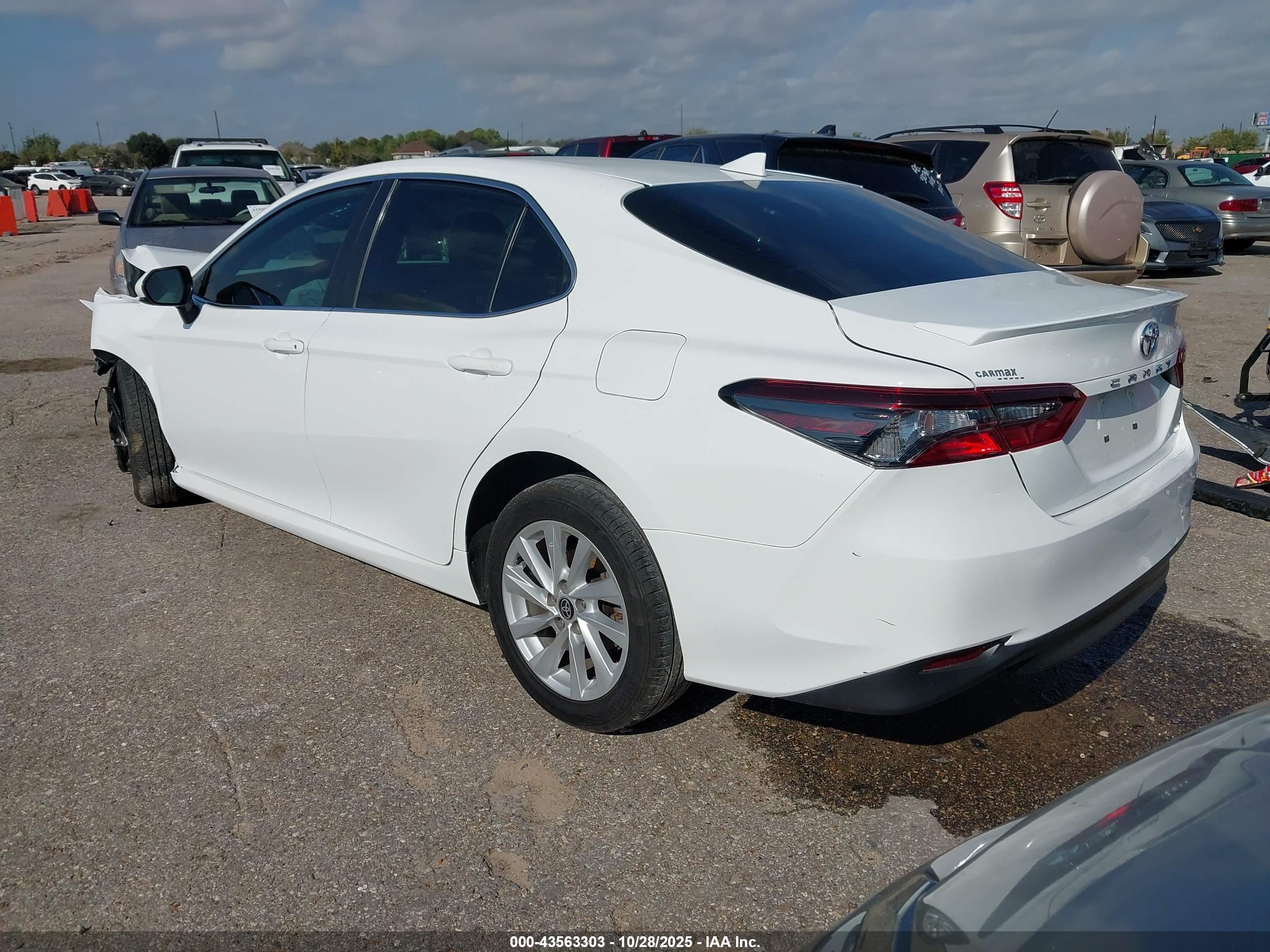 TOYOTA CAMRY image 3