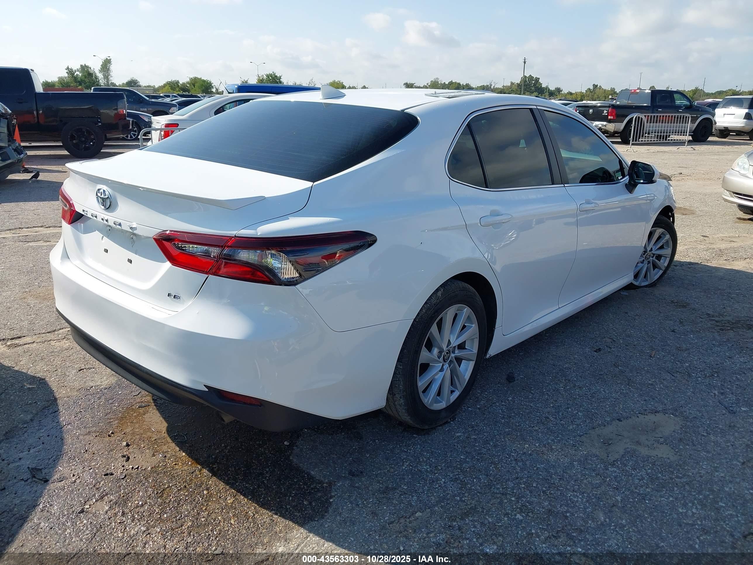 TOYOTA CAMRY image 4