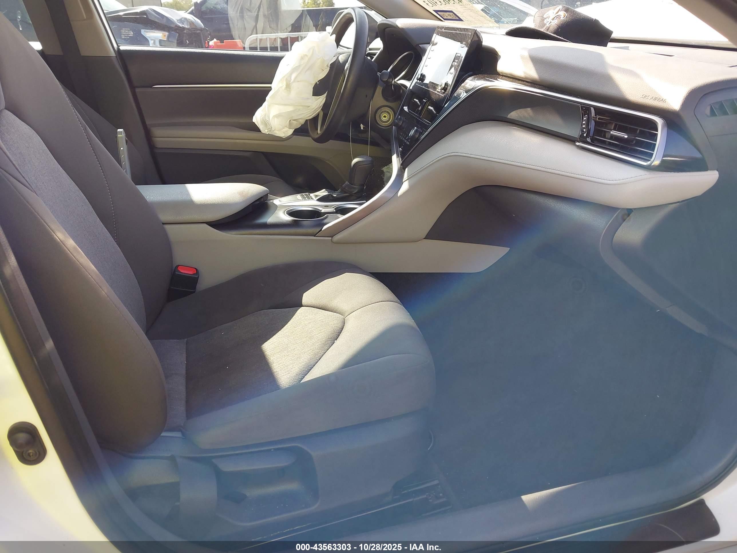 TOYOTA CAMRY image 5