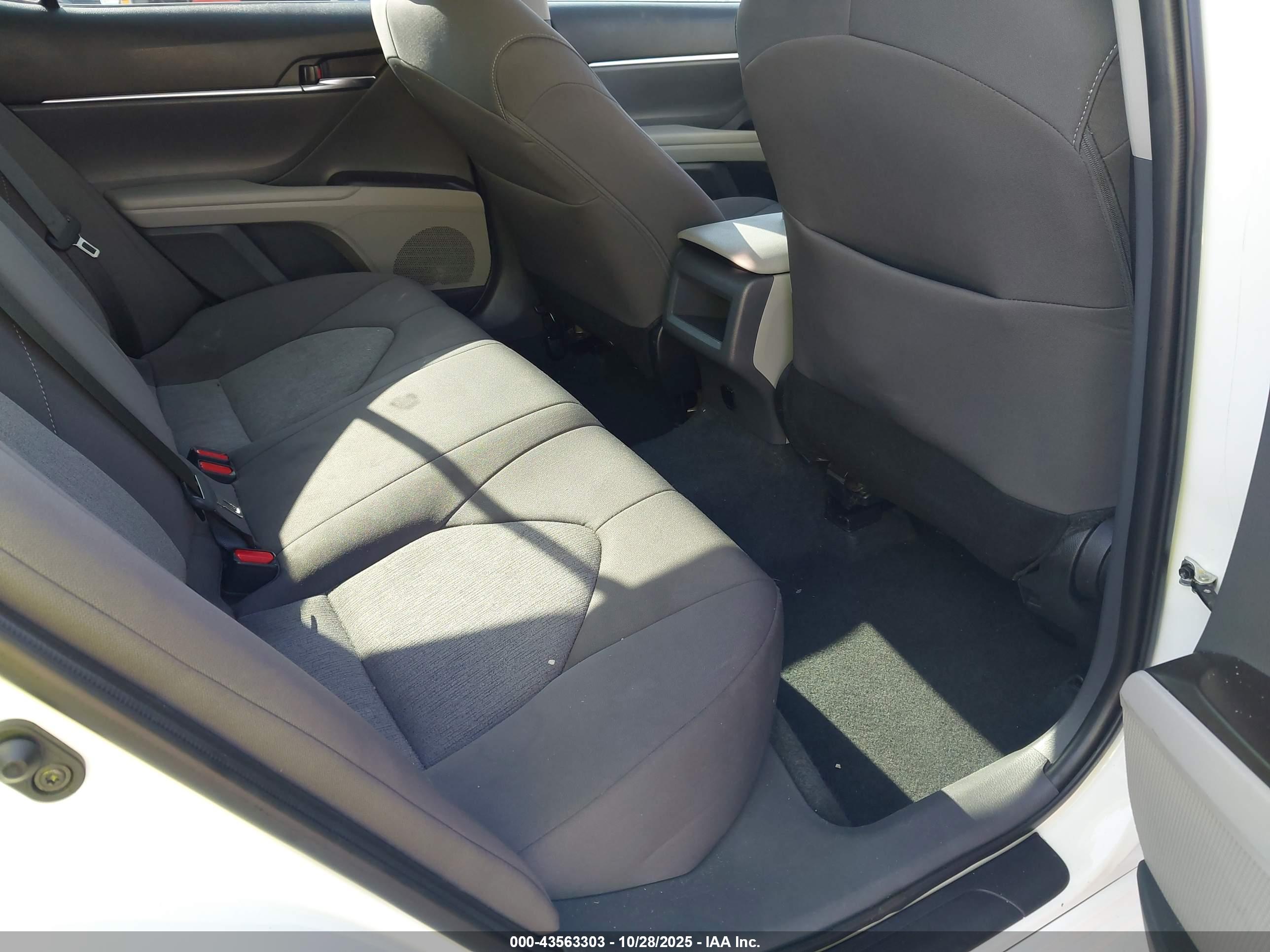 TOYOTA CAMRY image 8