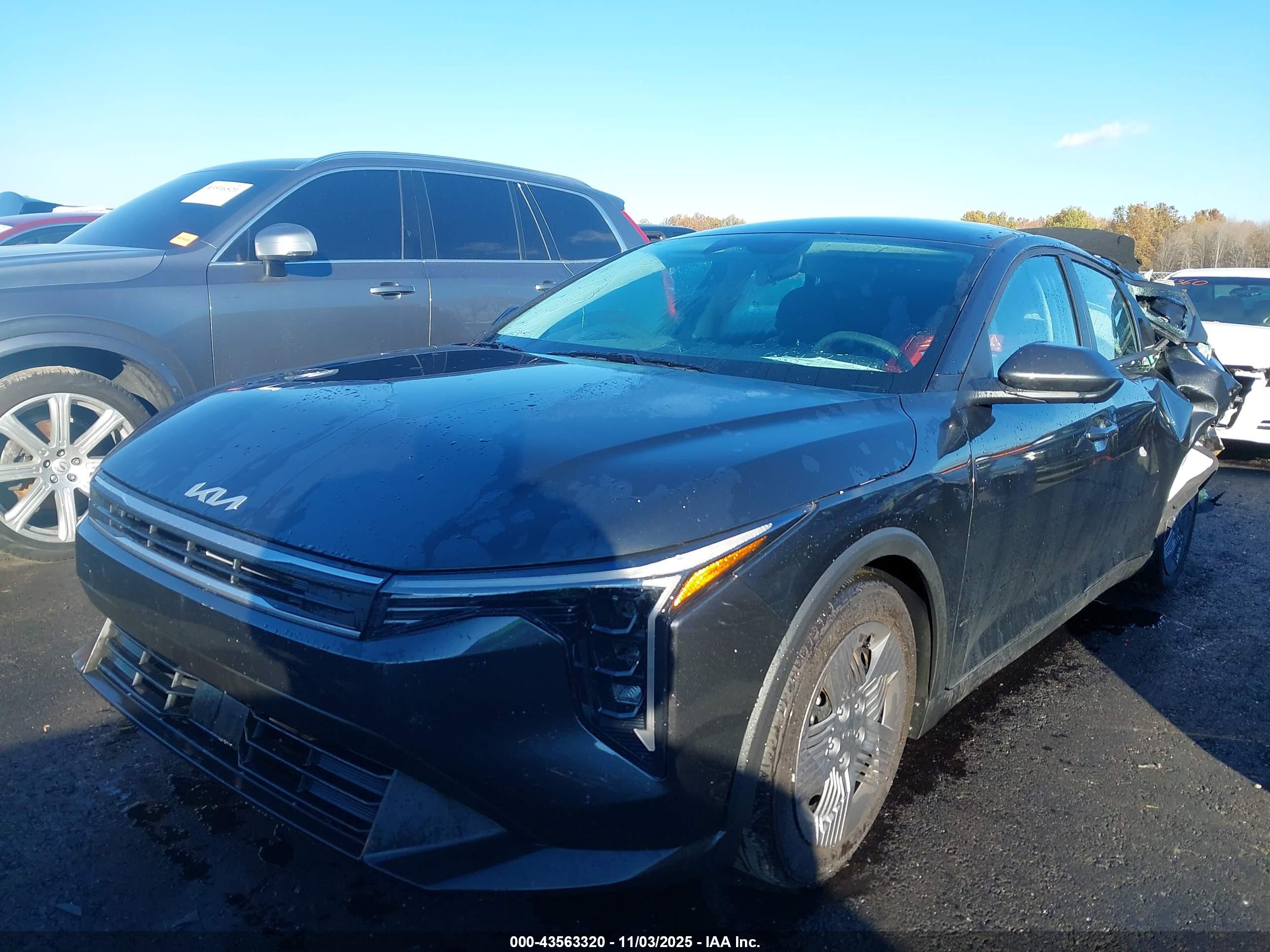 KIA K4 image 2