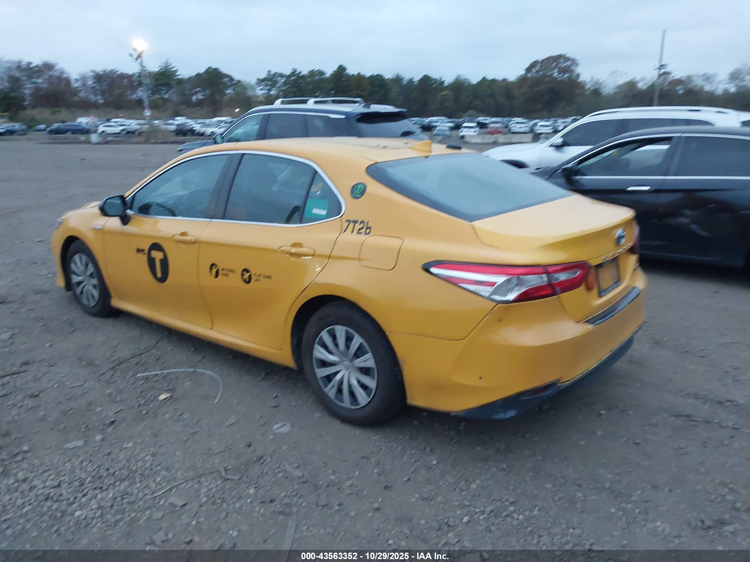 TOYOTA CAMRY image 3