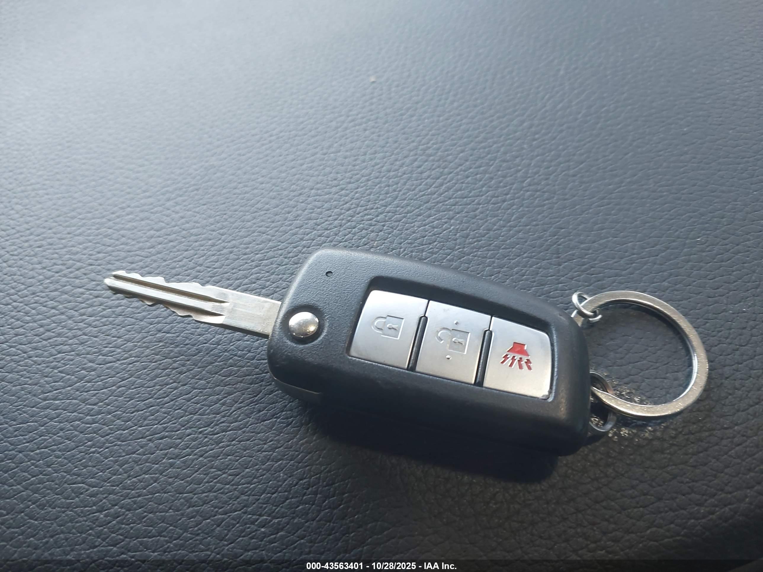 NISSAN ROGUE image 11
