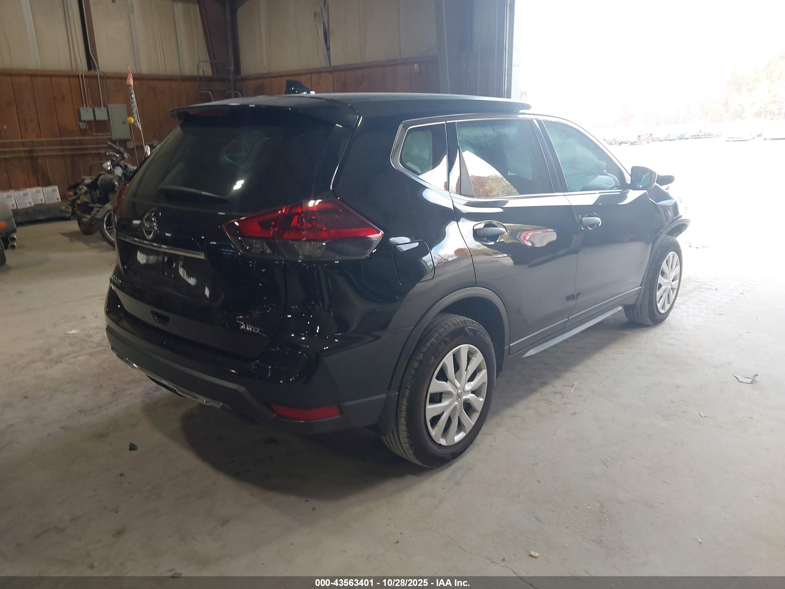 NISSAN ROGUE image 4