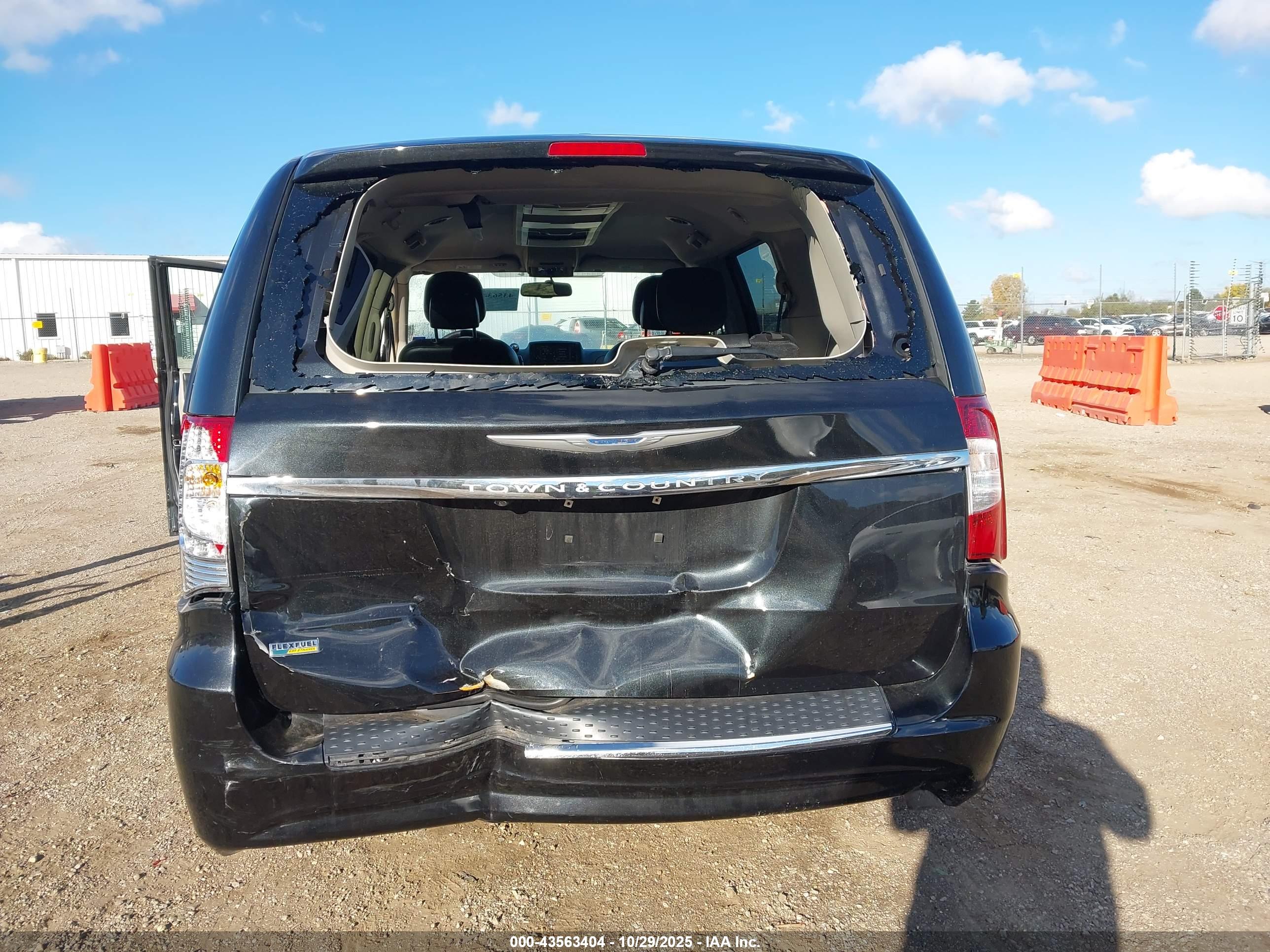 CHRYSLER TOWN image 6
