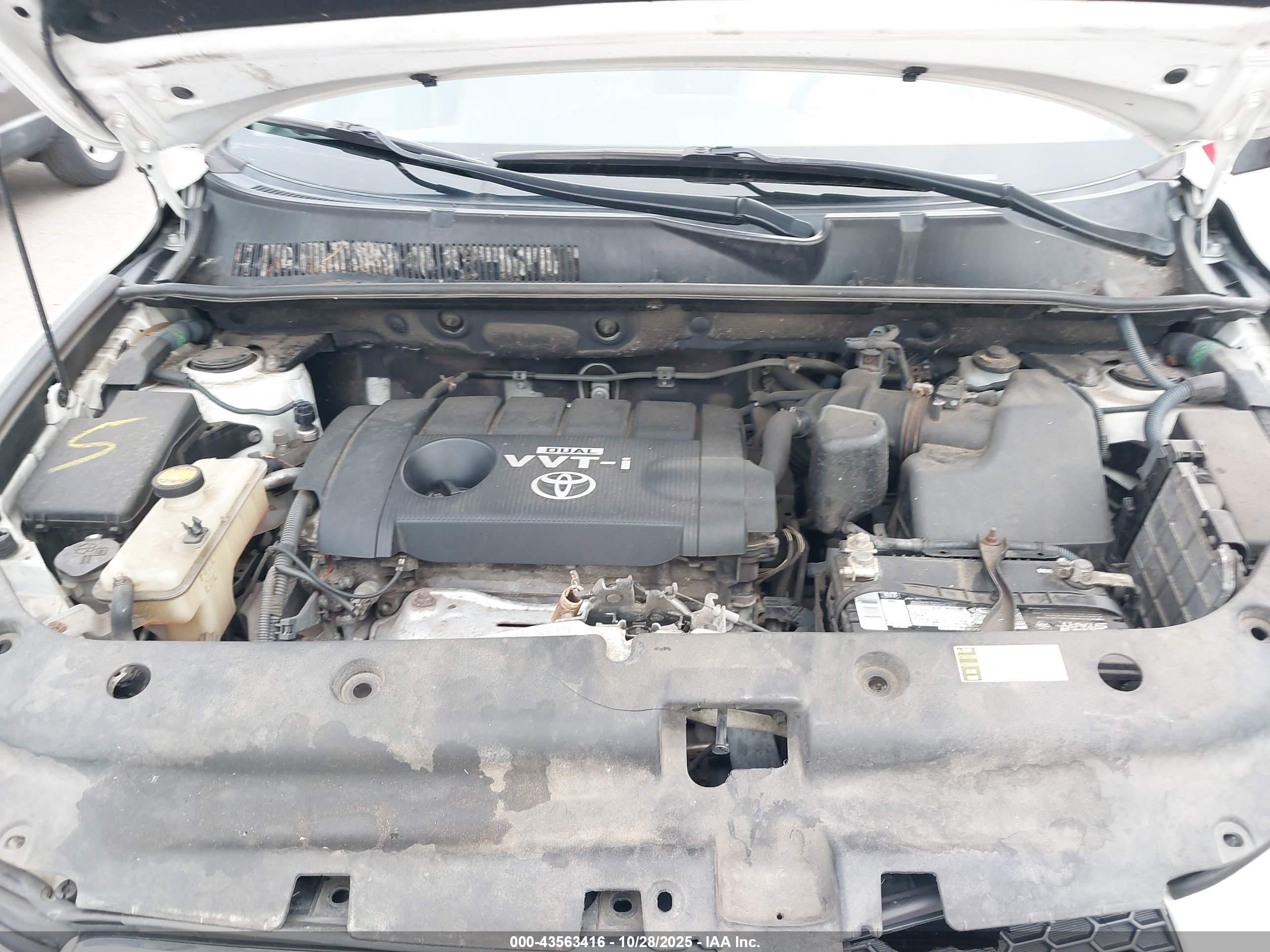 TOYOTA RAV4 image 10