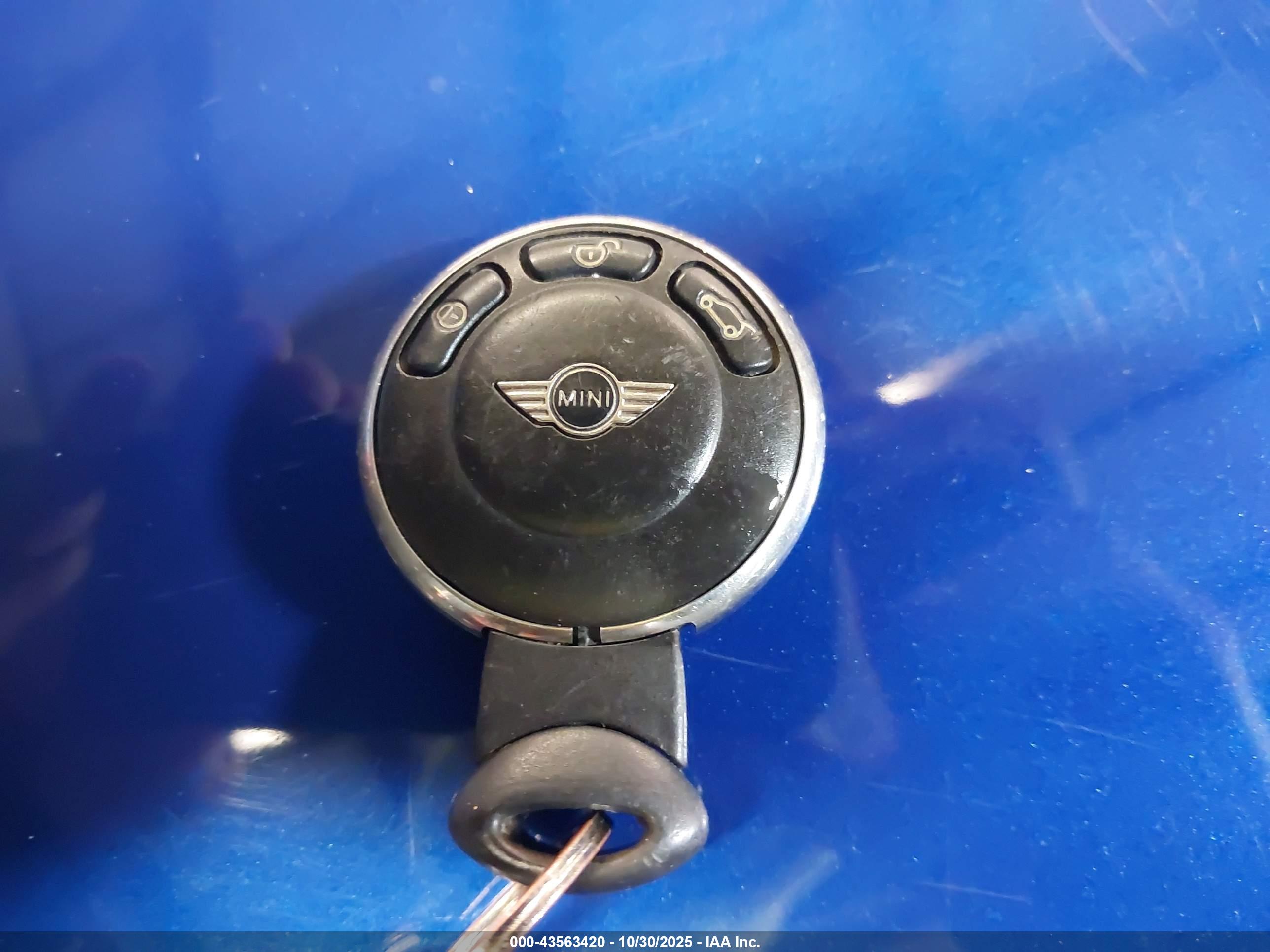 MINI COUNTRYMAN image 11