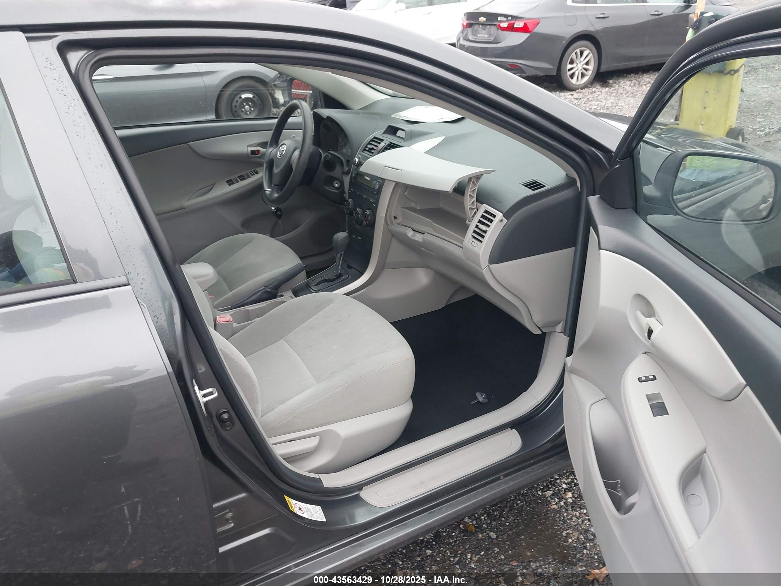 TOYOTA COROLLA image 5