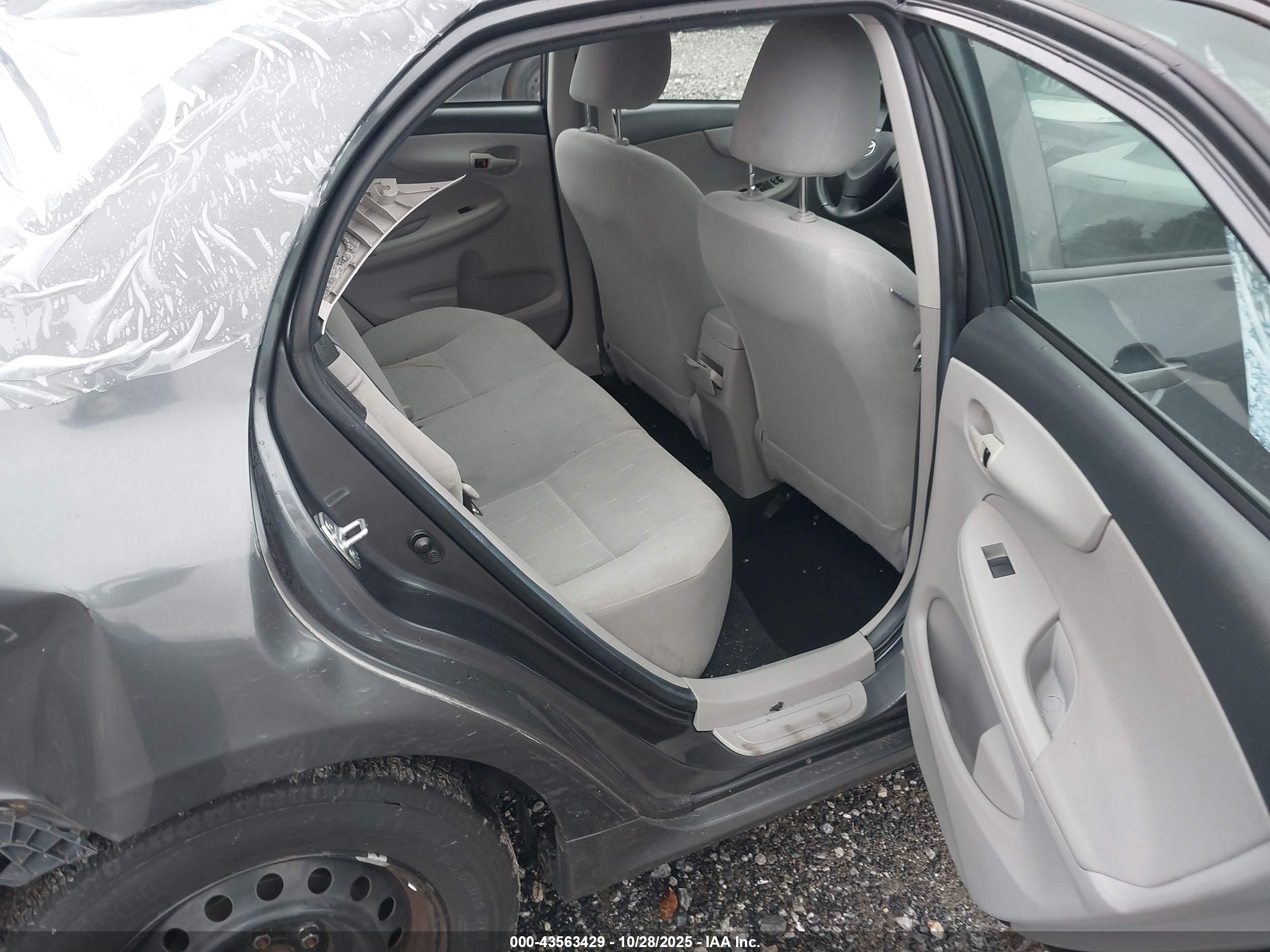 TOYOTA COROLLA image 8