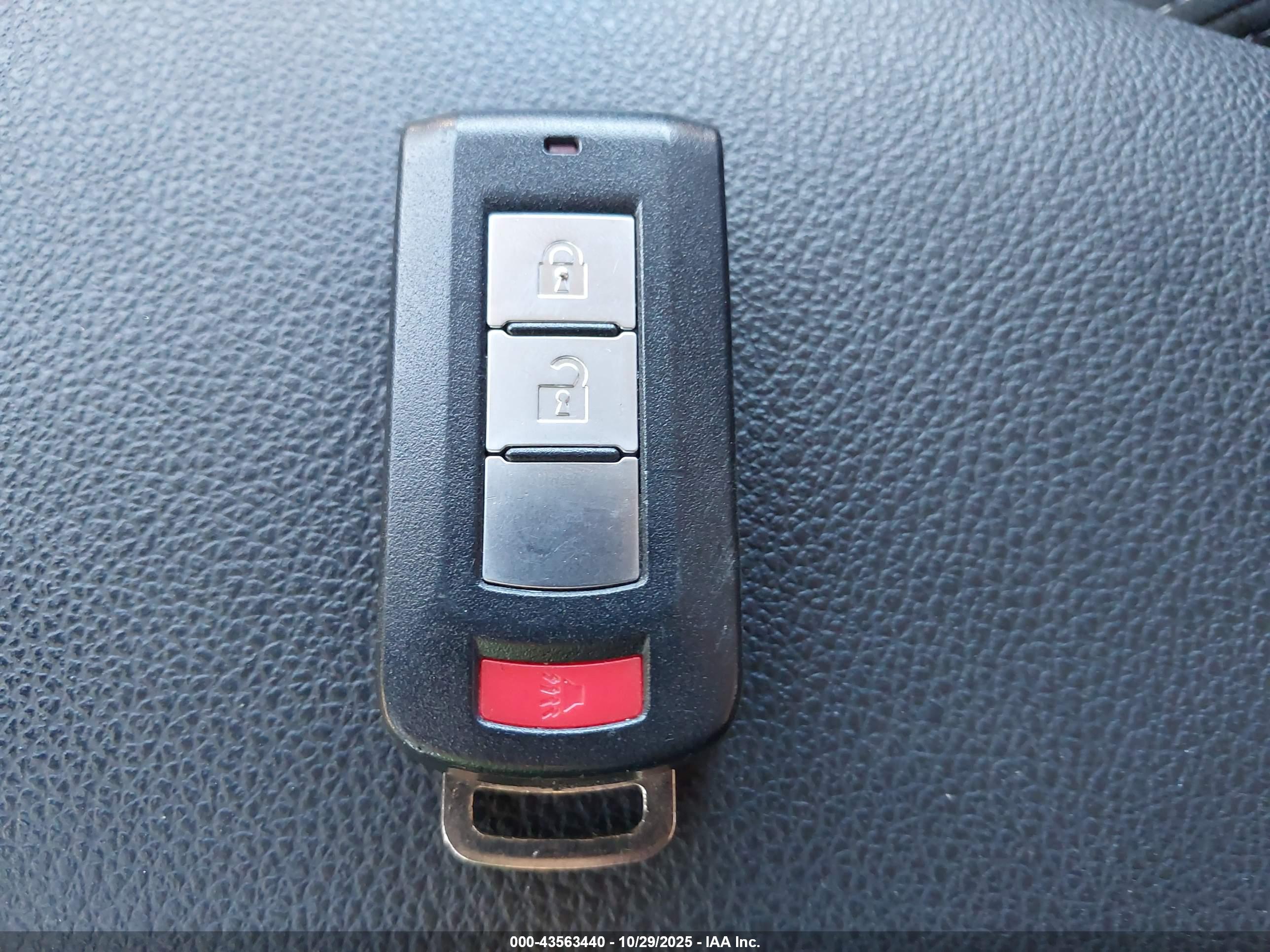 MITSUBISHI OUTLANDER image 11