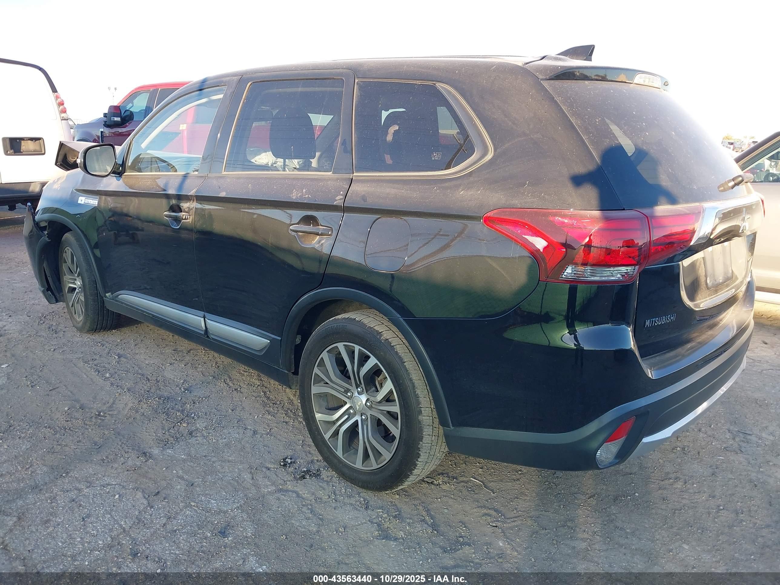 MITSUBISHI OUTLANDER image 3
