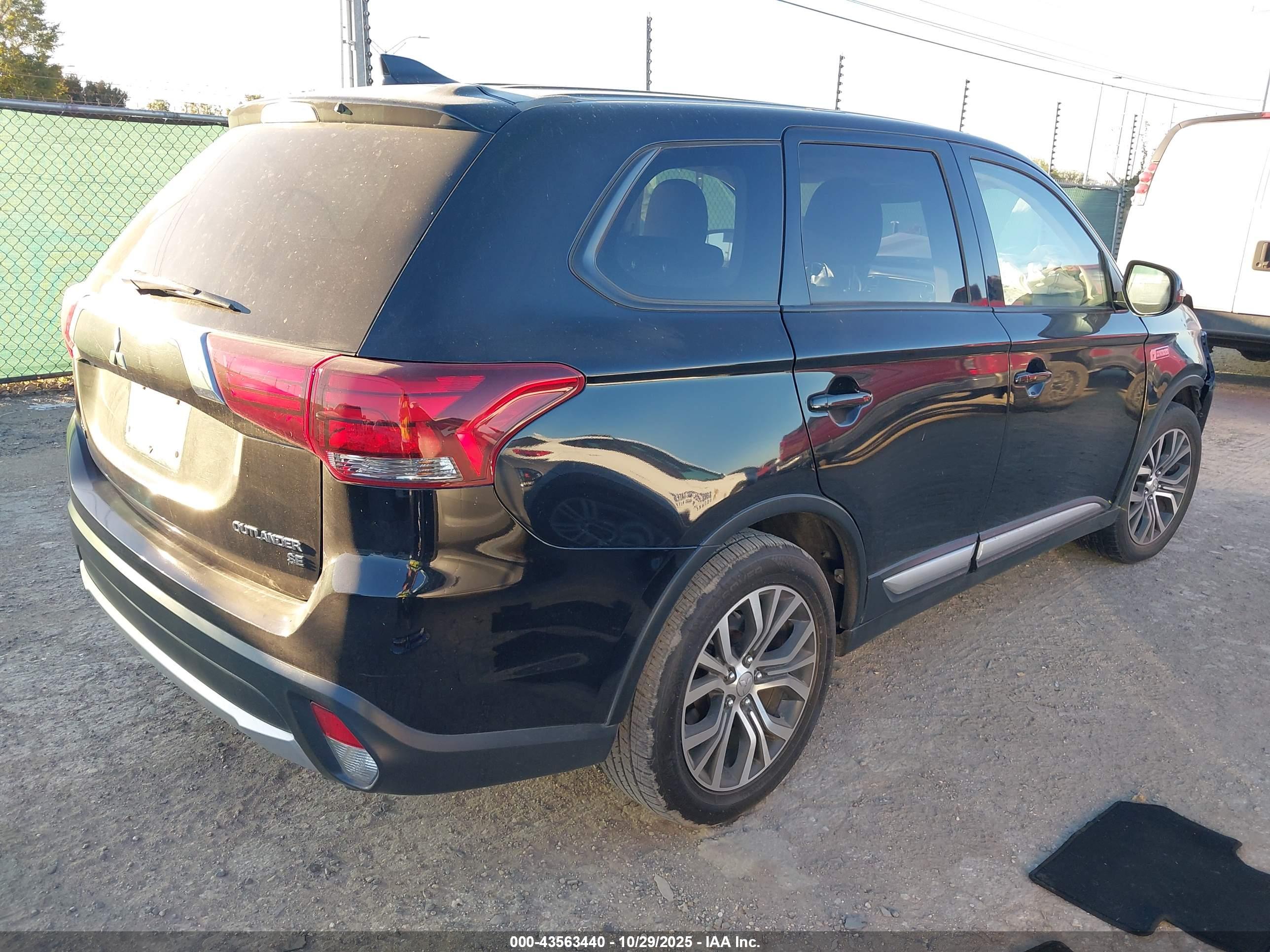 MITSUBISHI OUTLANDER image 4