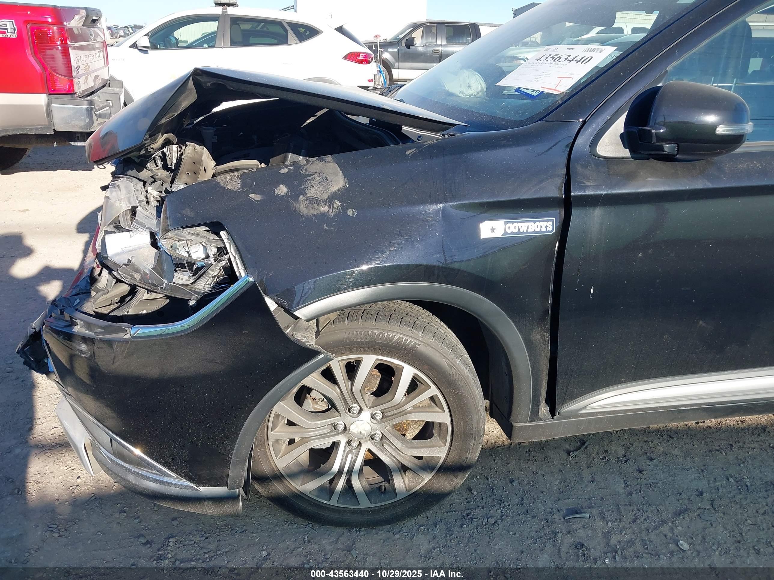 MITSUBISHI OUTLANDER image 6