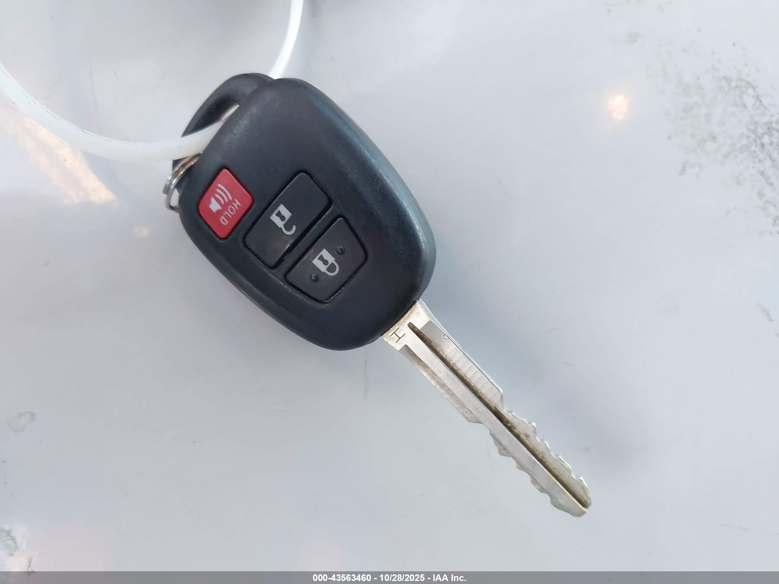 TOYOTA RAV4 image 11