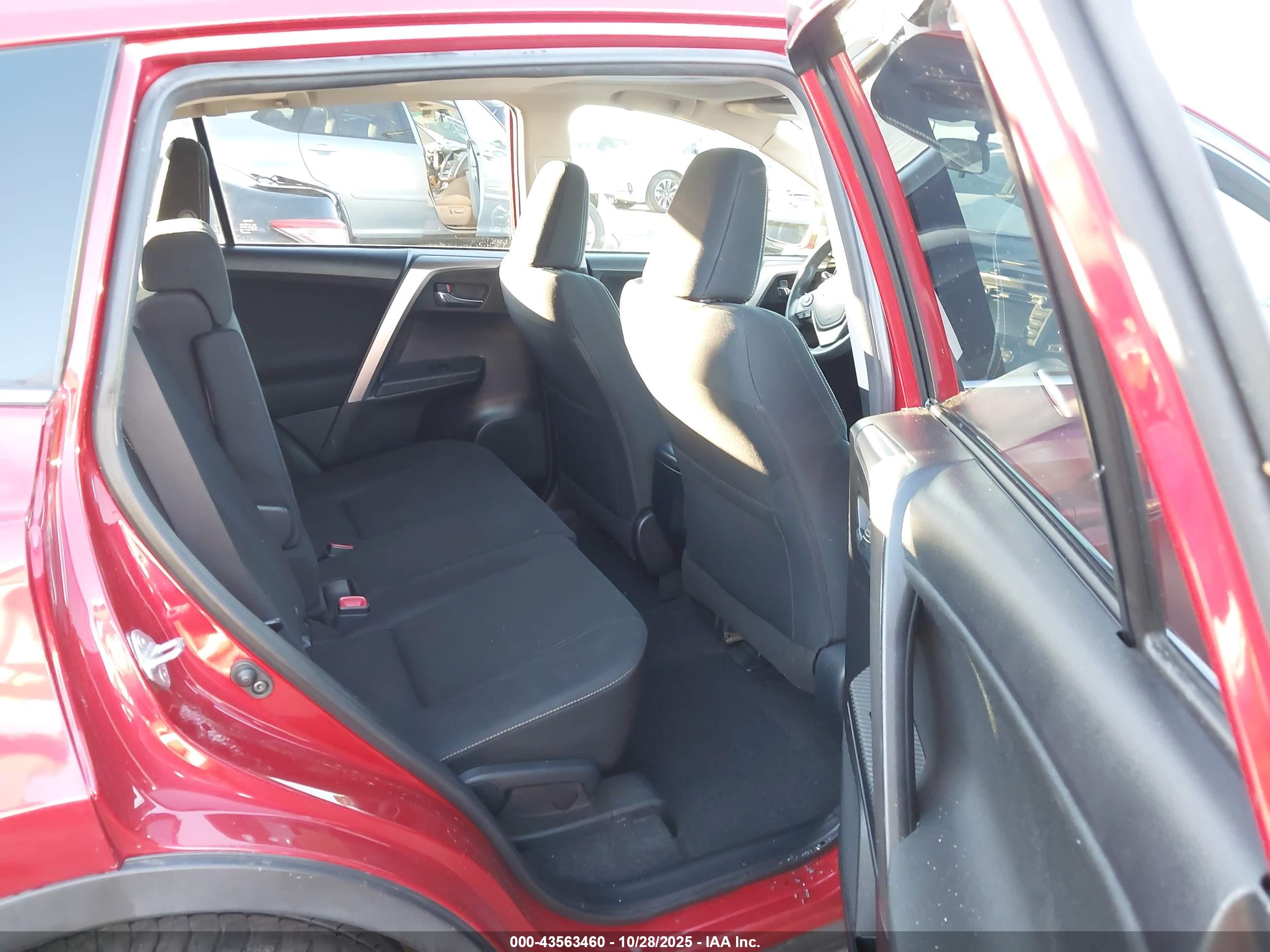 TOYOTA RAV4 image 8
