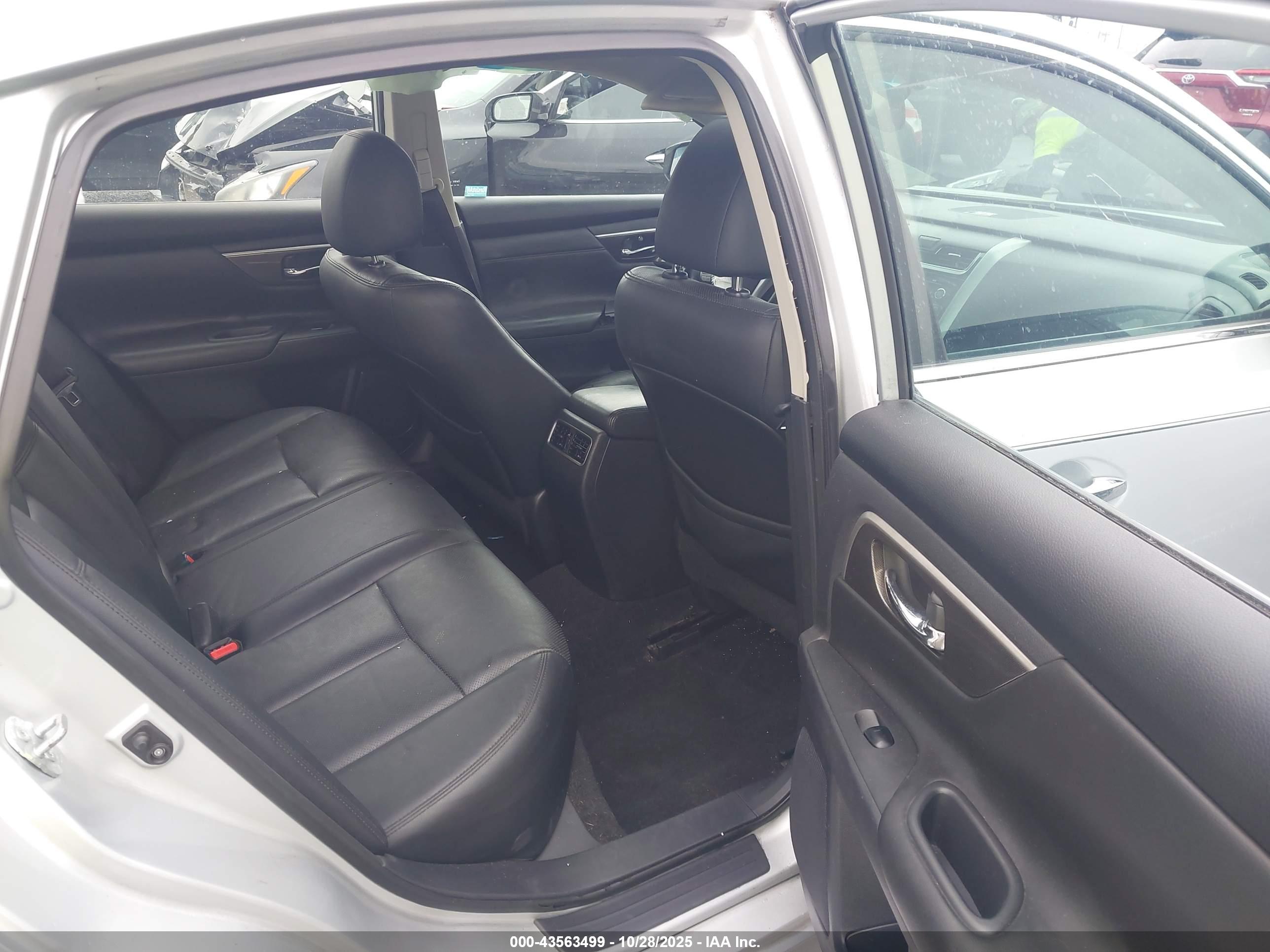 NISSAN ALTIMA image 8