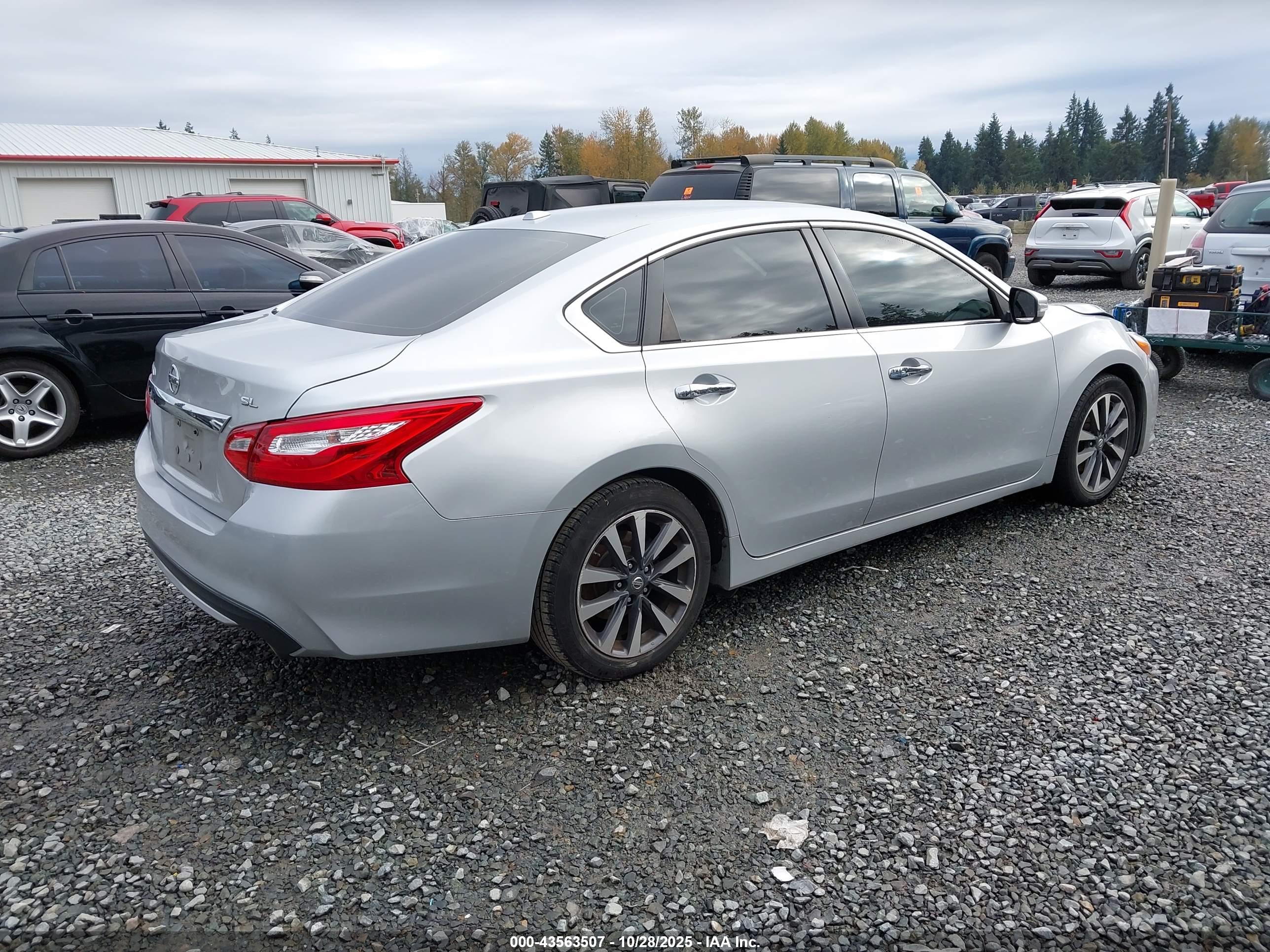 NISSAN ALTIMA image 4