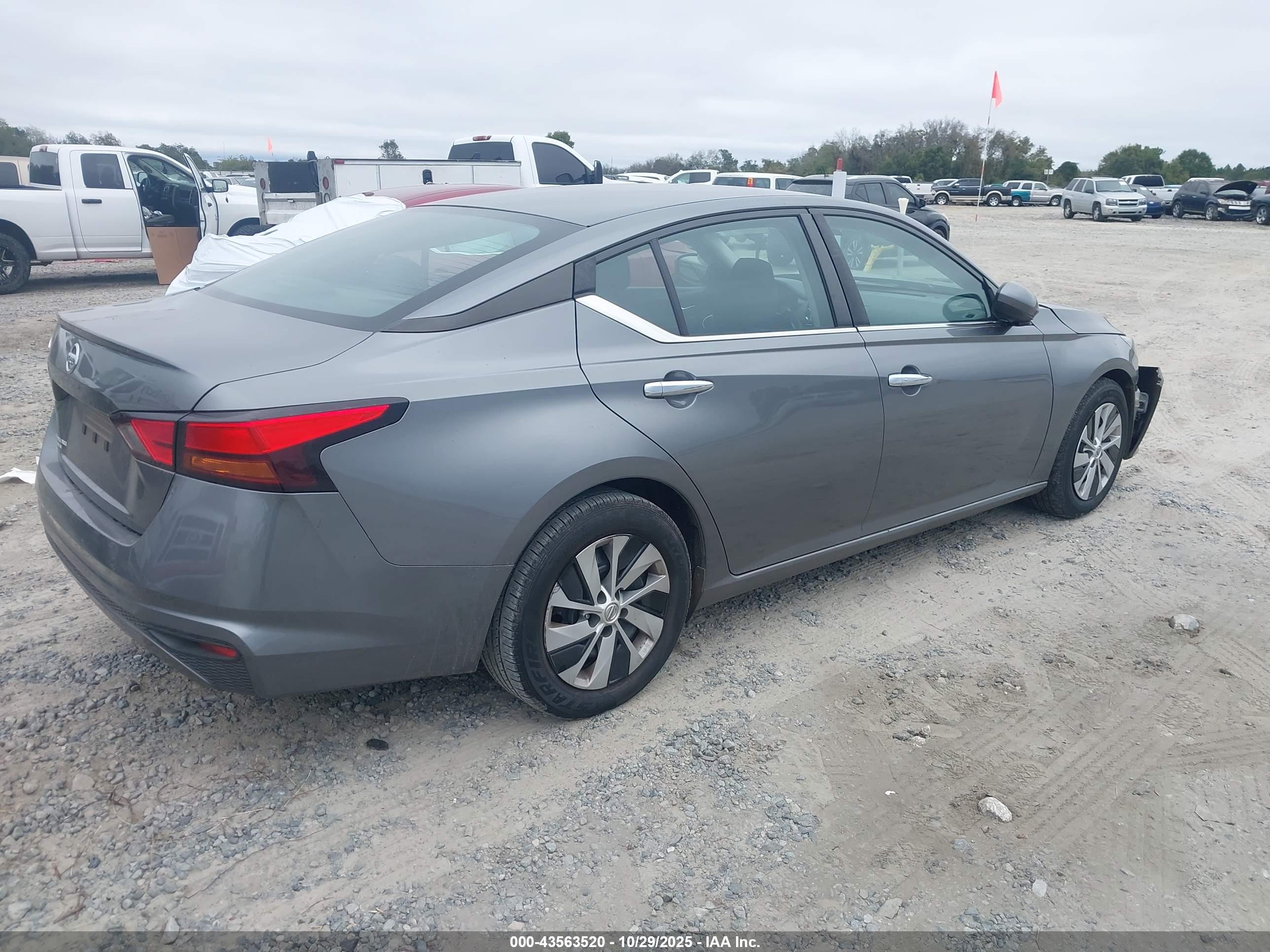 NISSAN ALTIMA image 4