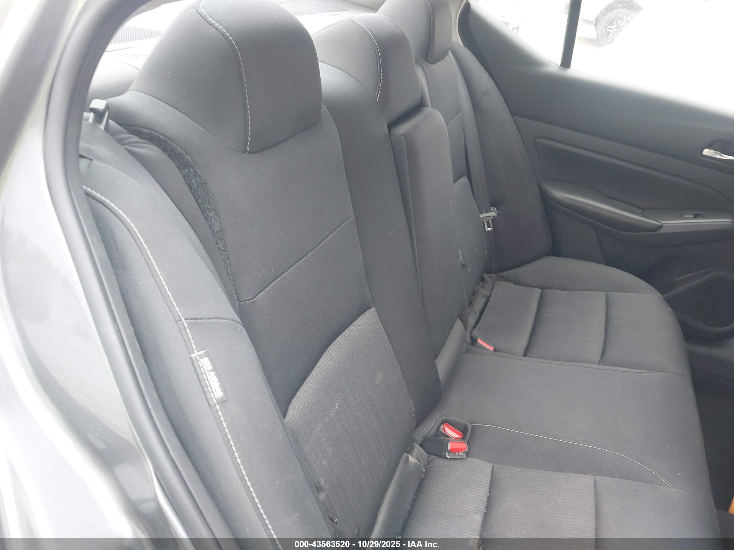 NISSAN ALTIMA image 8