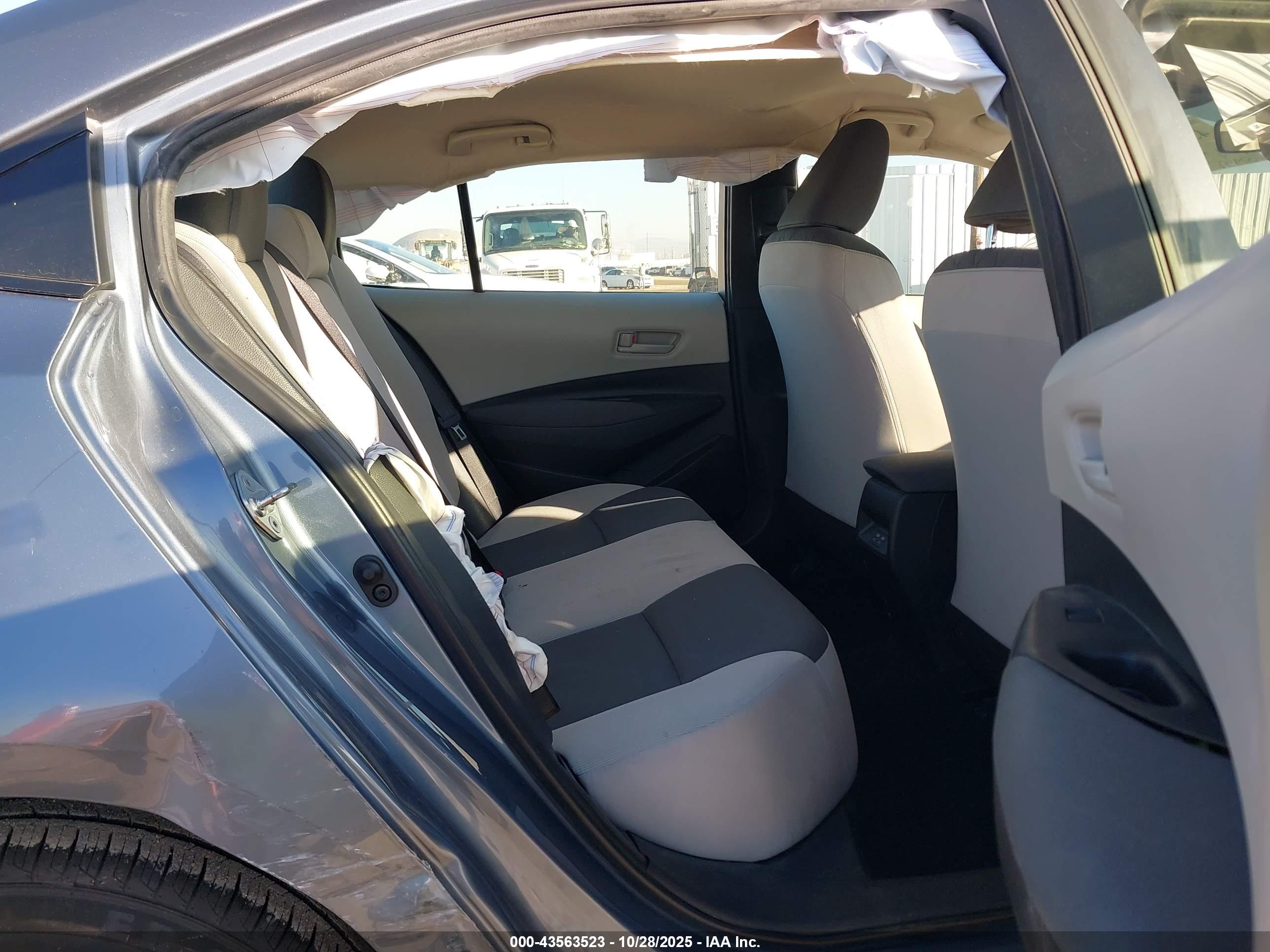 TOYOTA COROLLA image 8