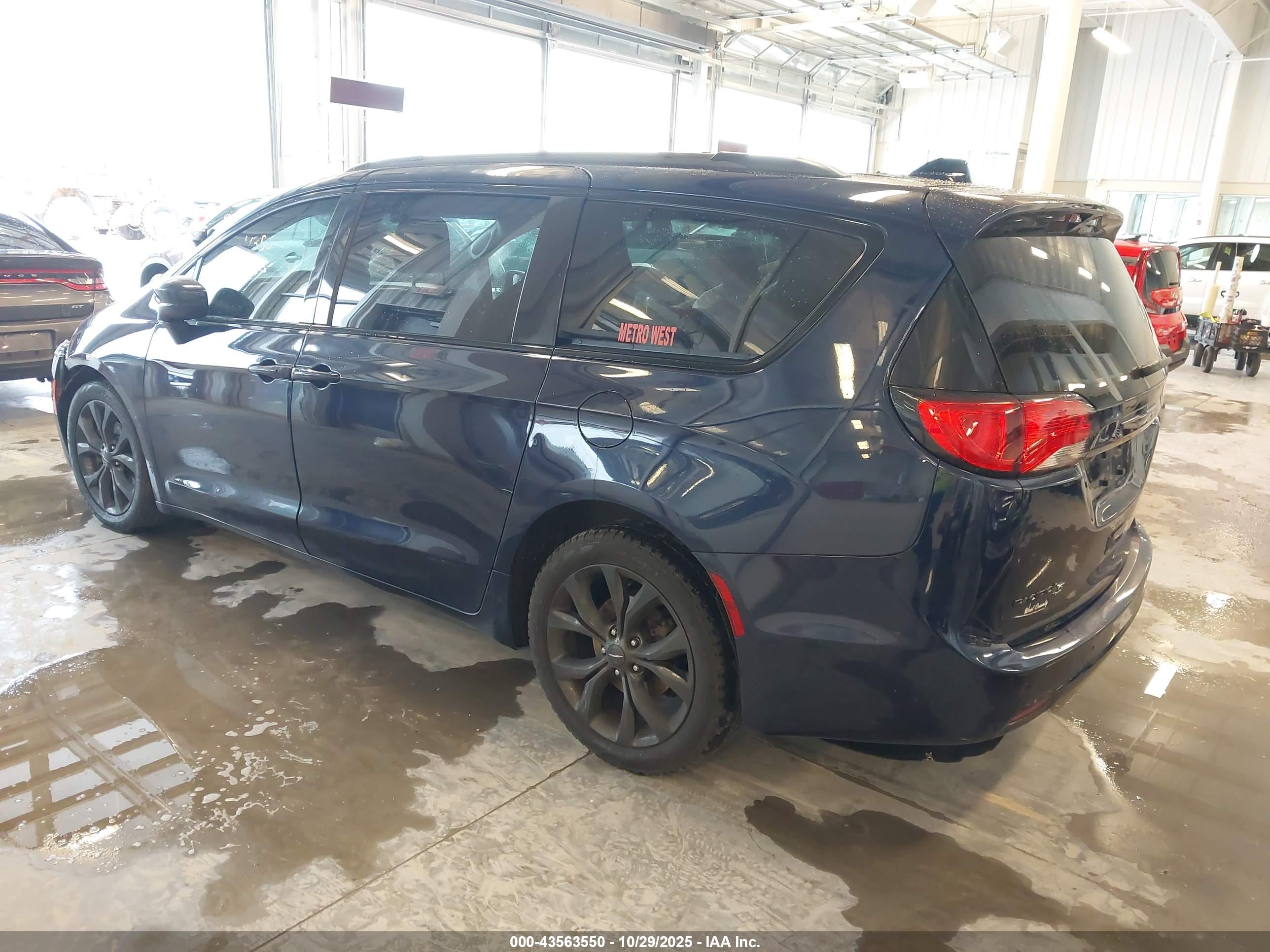 CHRYSLER PACIFICA image 3