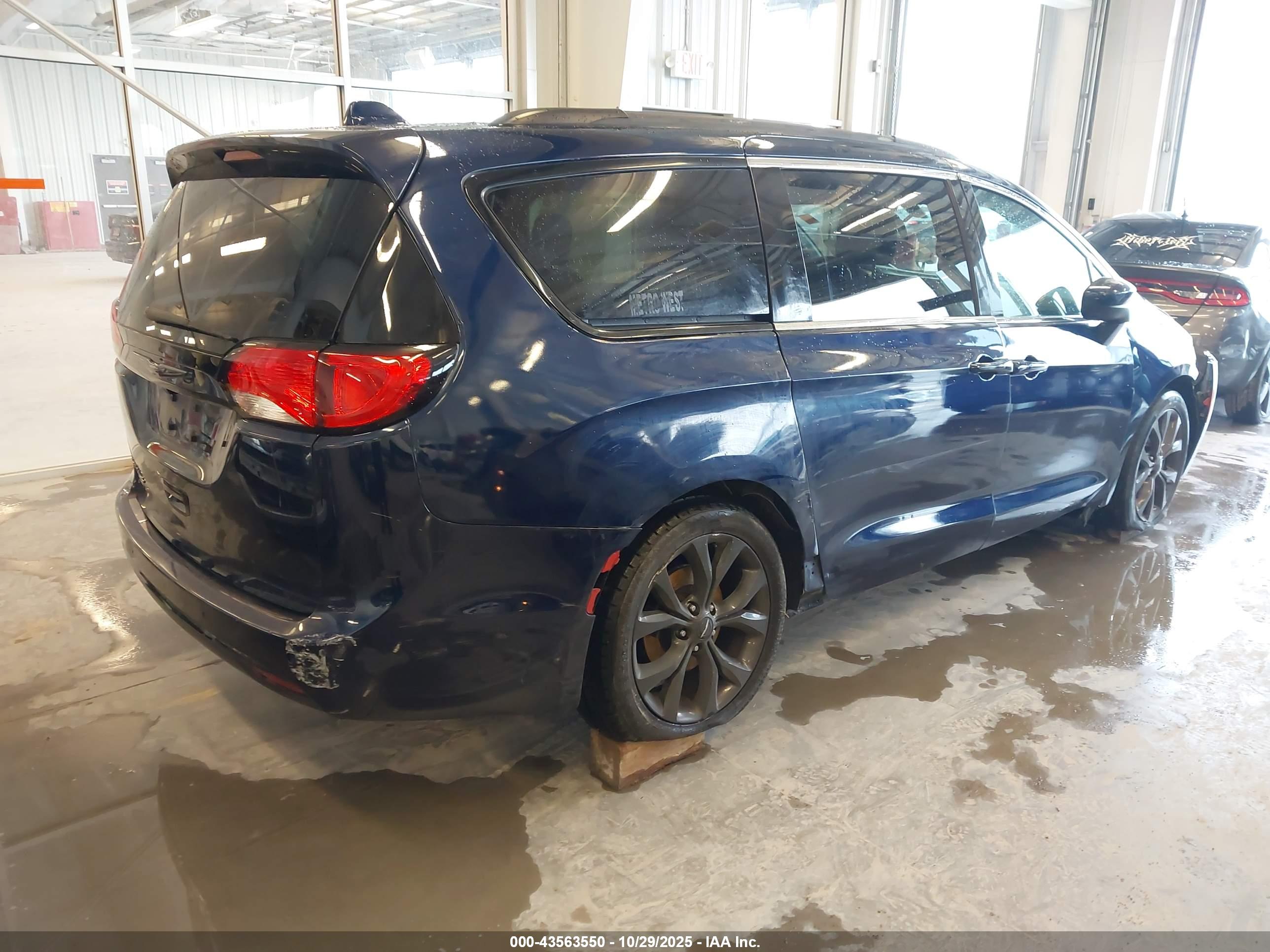 CHRYSLER PACIFICA image 4