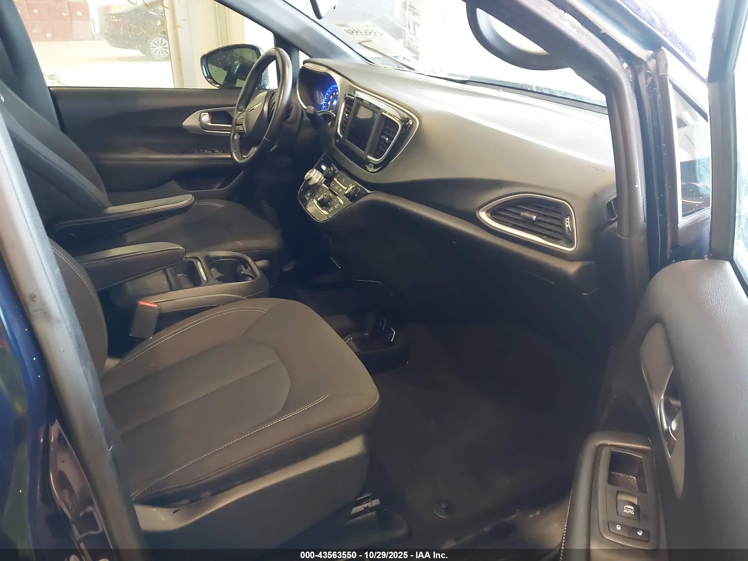 CHRYSLER PACIFICA image 5