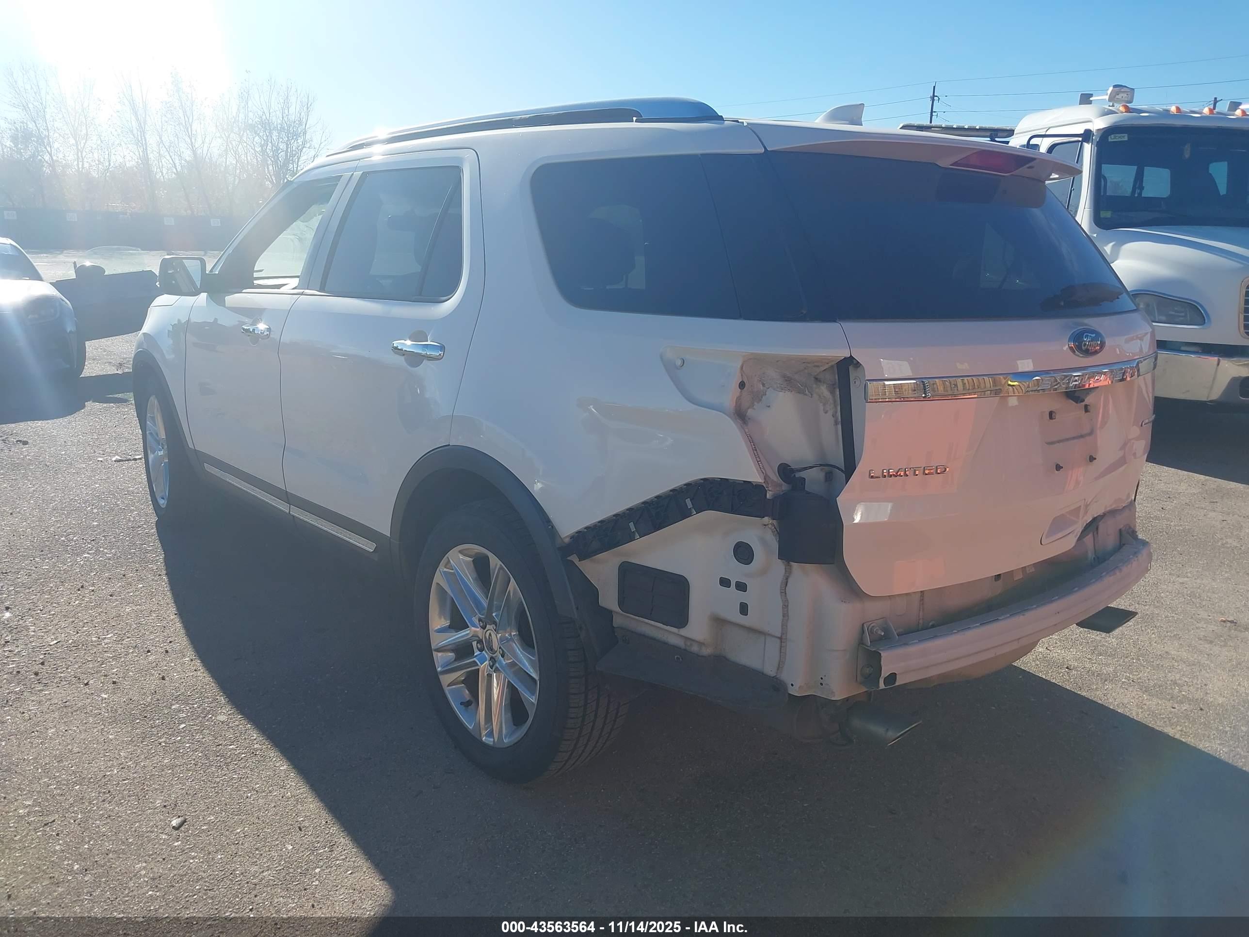 FORD EXPLORER image 3