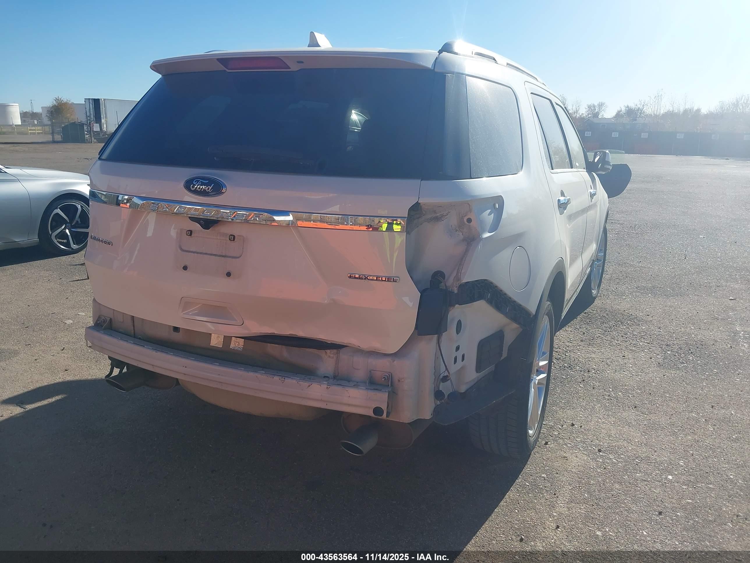 FORD EXPLORER image 4