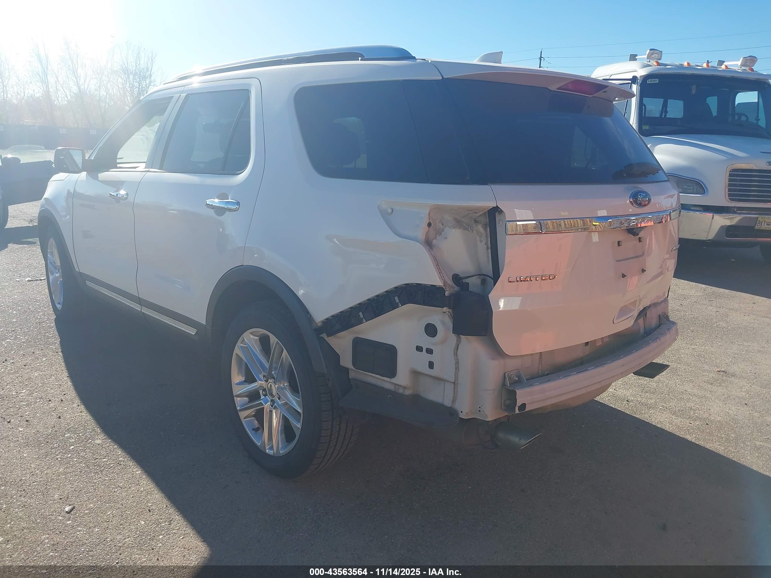 FORD EXPLORER image 6