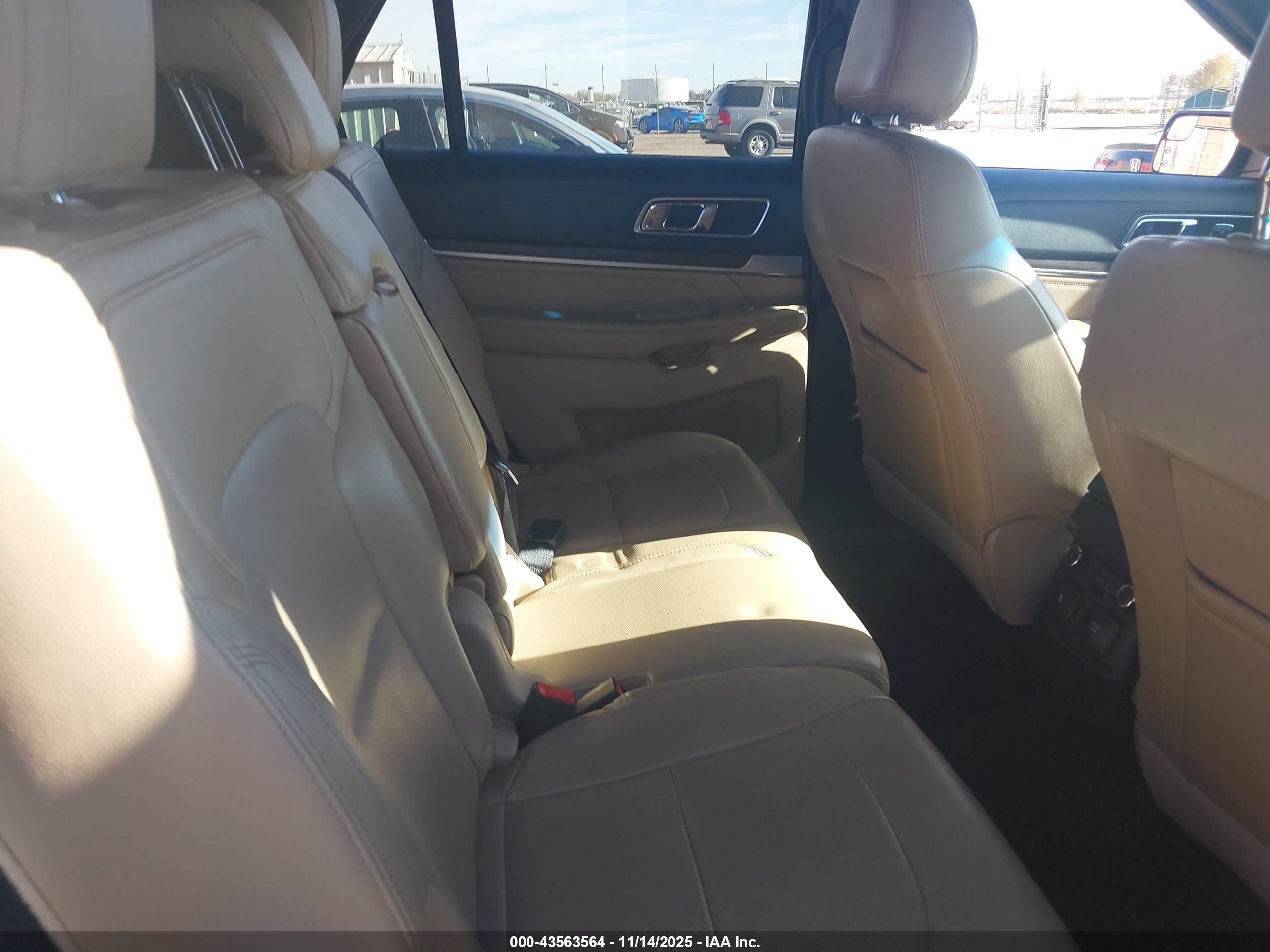 FORD EXPLORER image 8