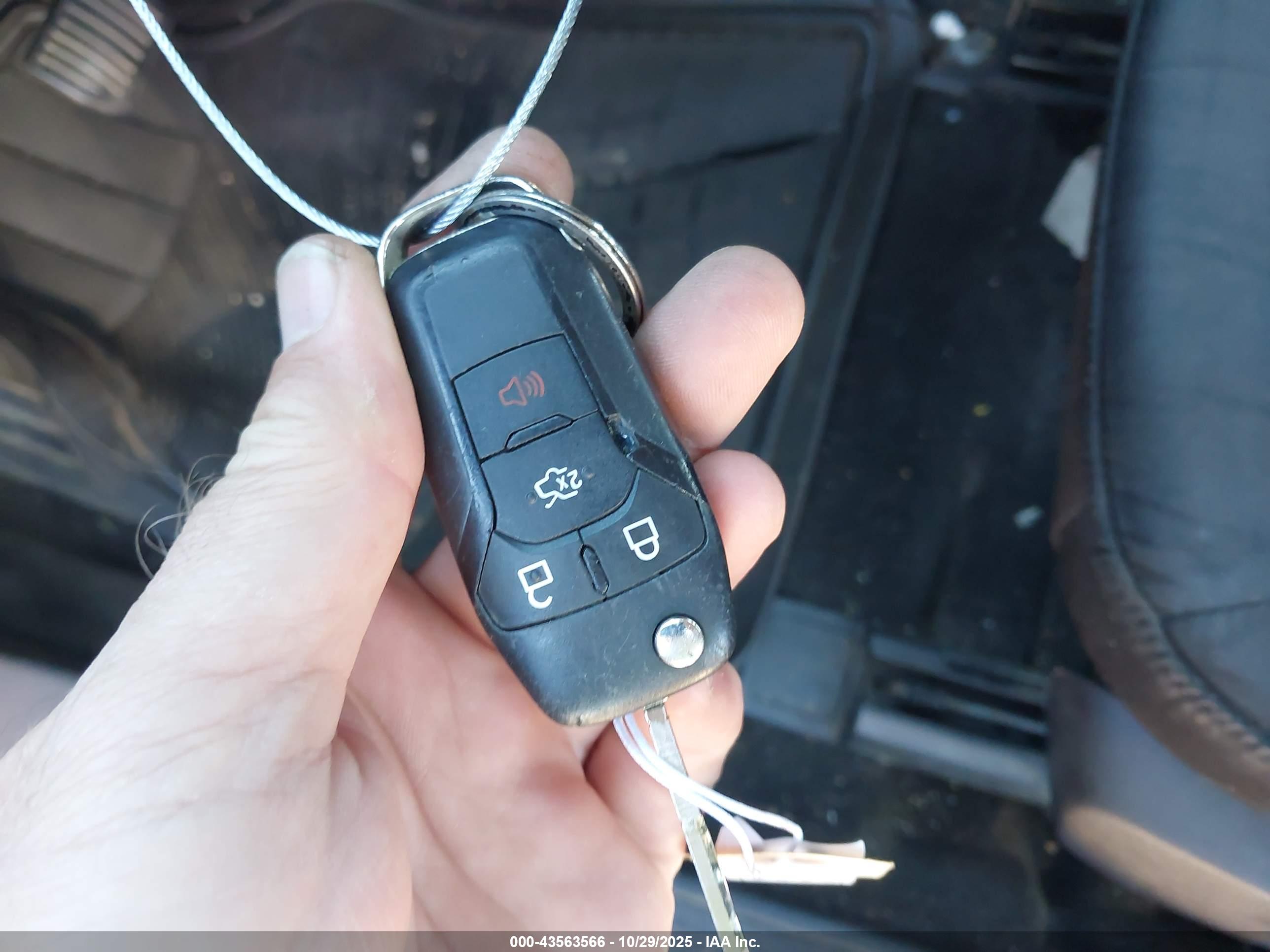 FORD FUSION image 11
