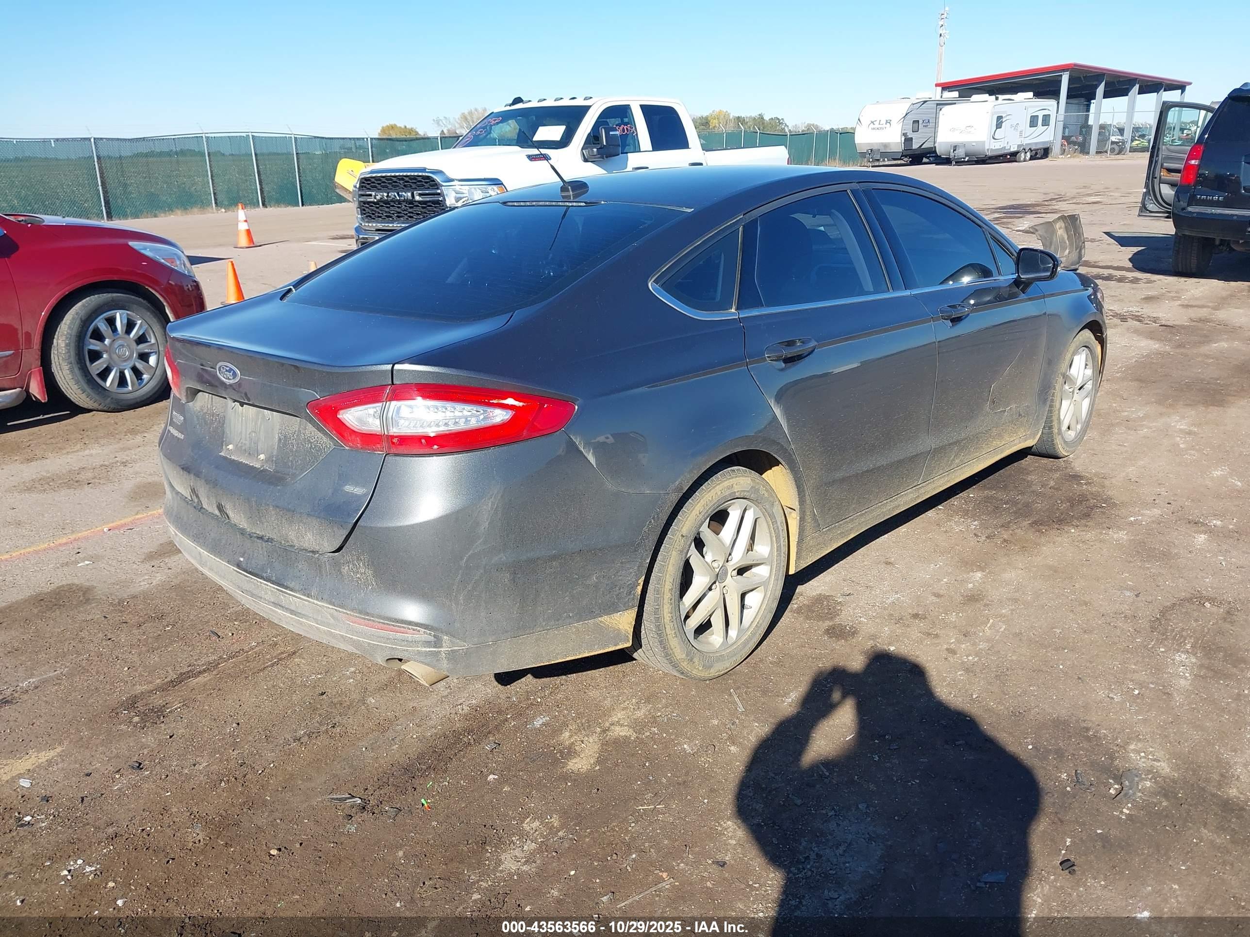FORD FUSION image 4