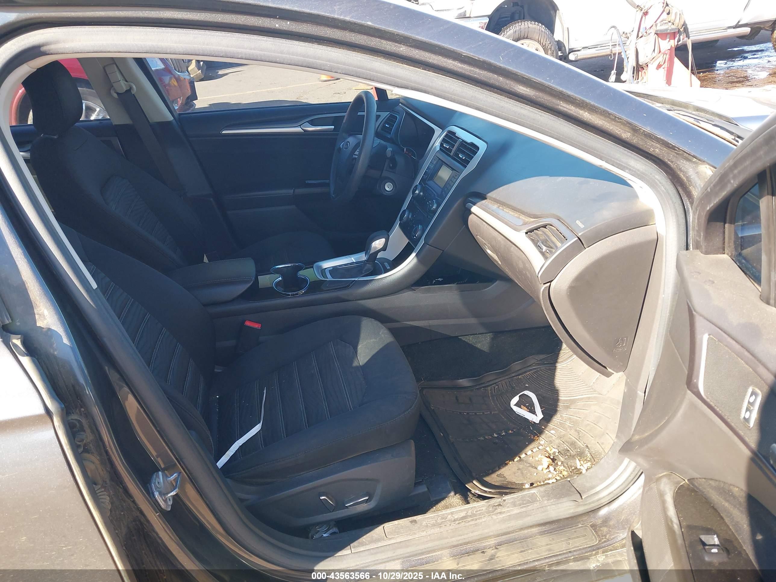 FORD FUSION image 5