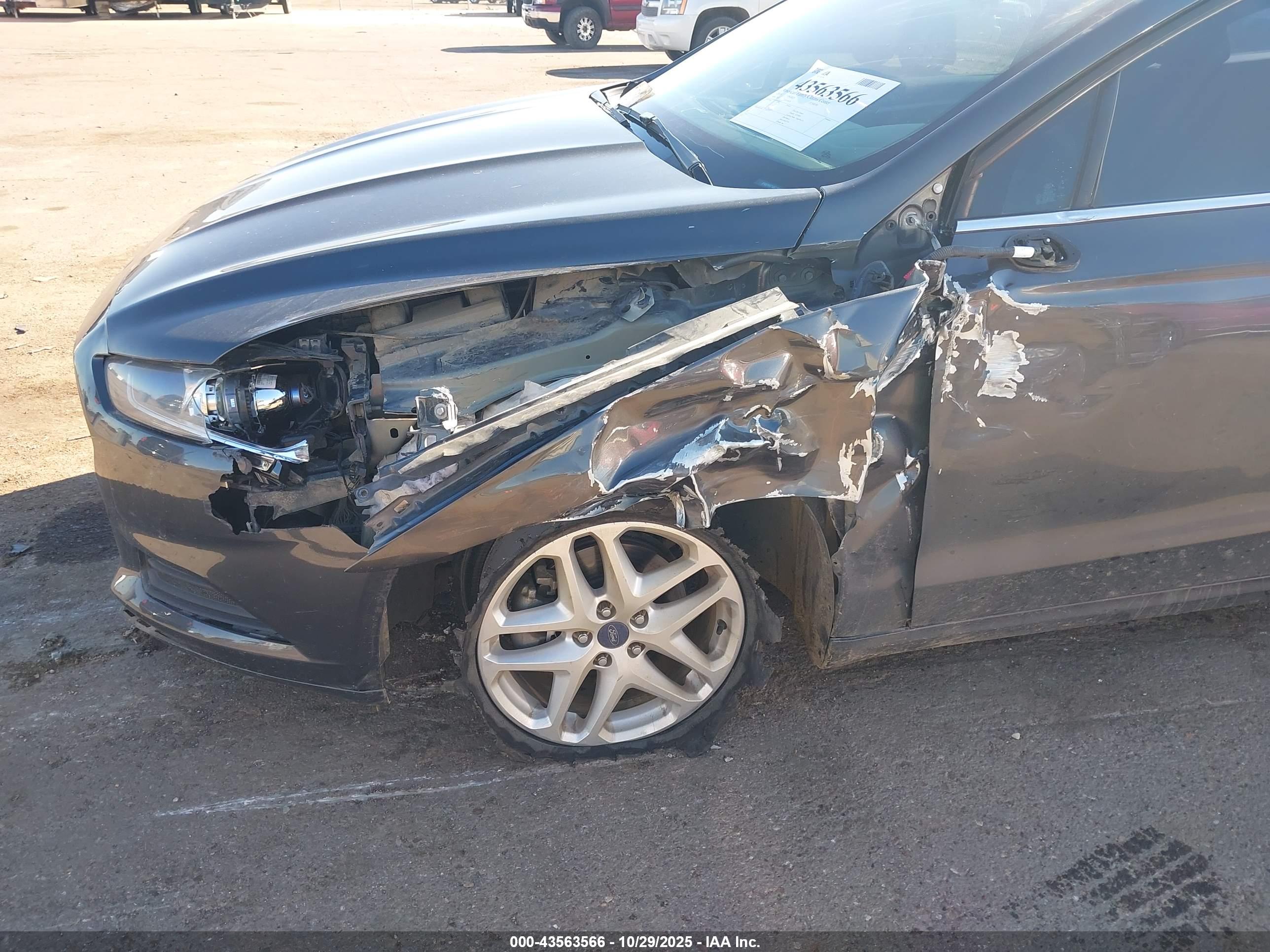 FORD FUSION image 6