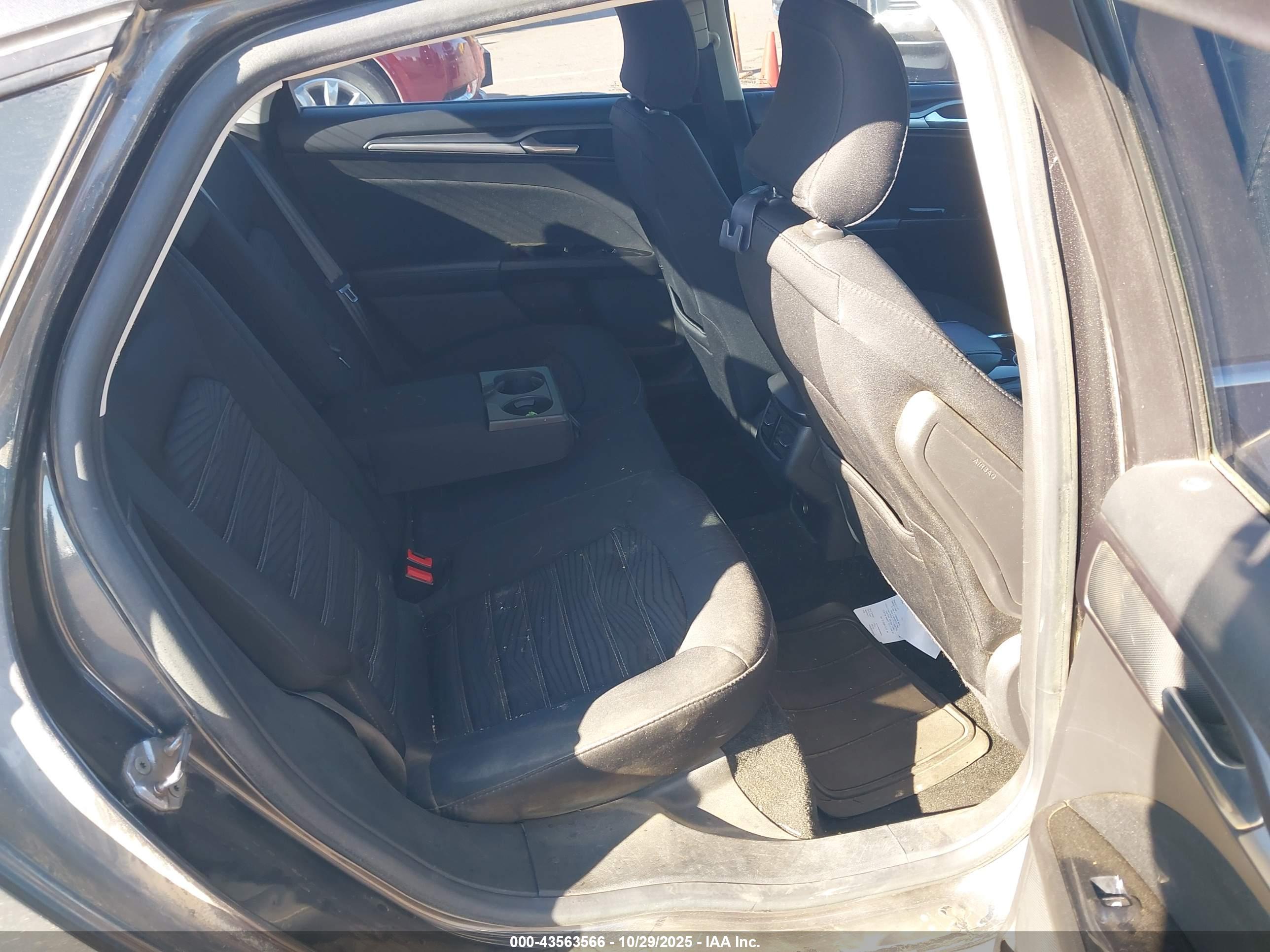 FORD FUSION image 8