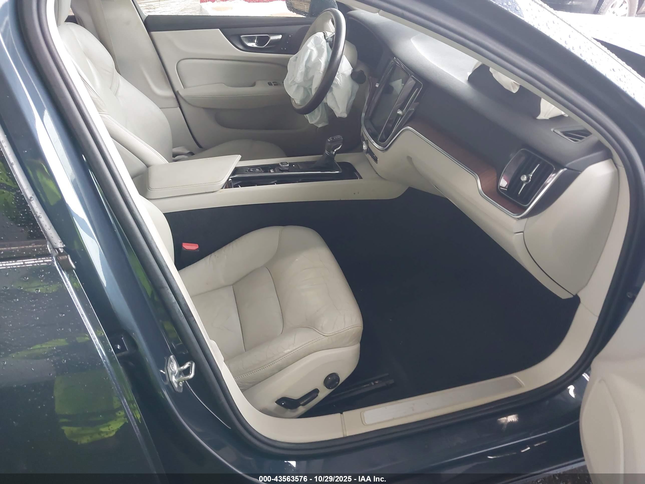 VOLVO S60 image 5