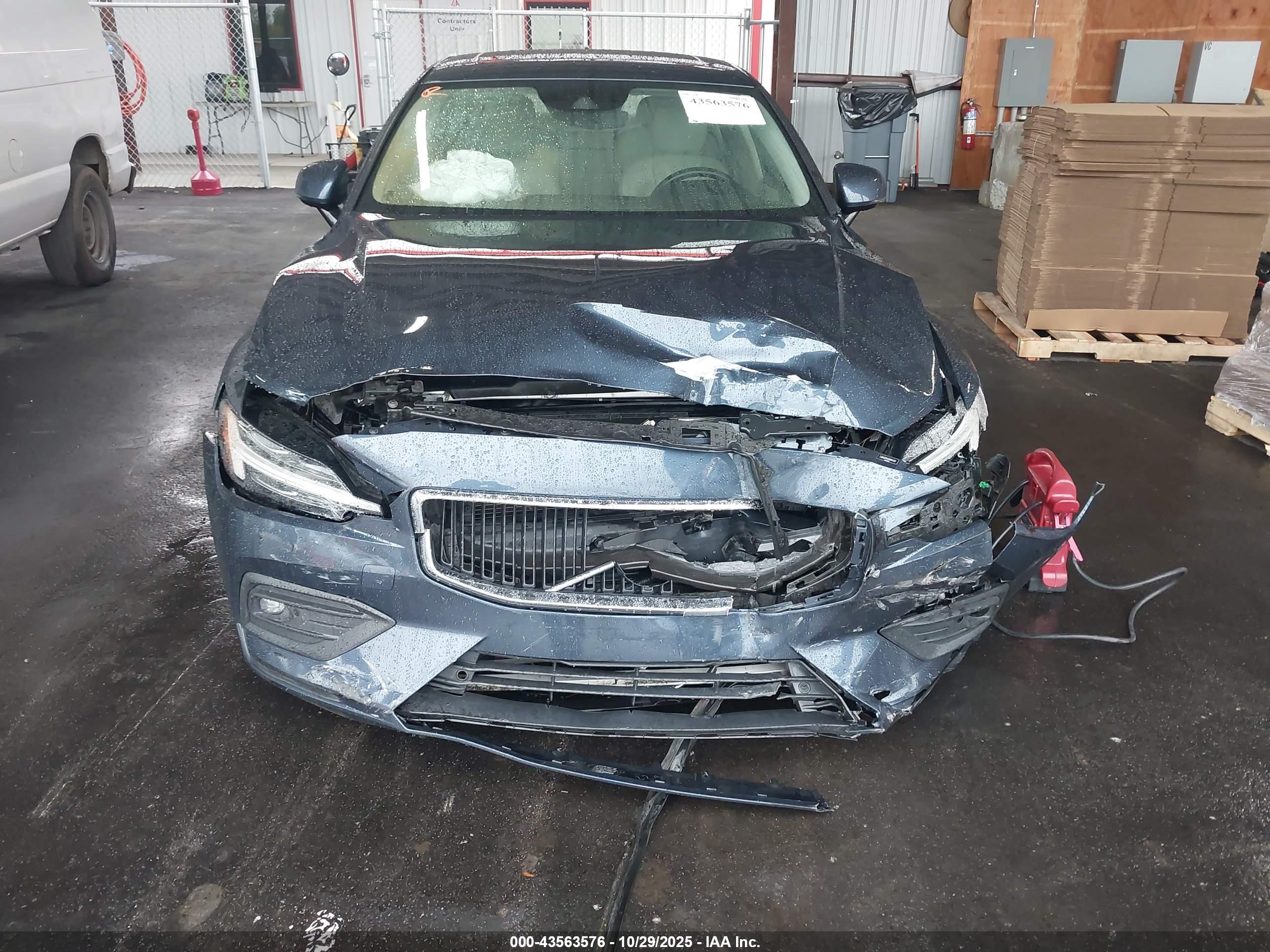 VOLVO S60 image 6
