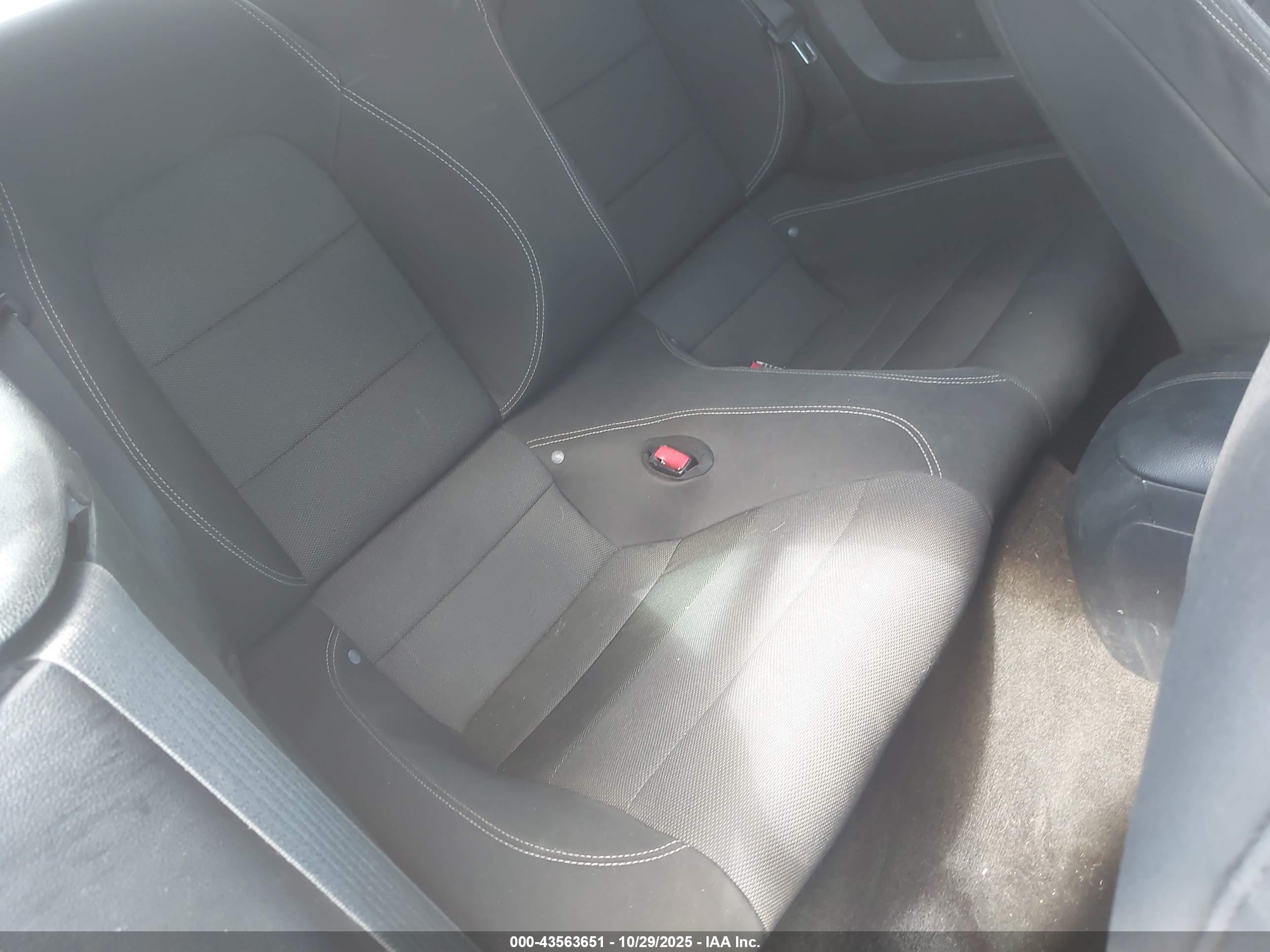FORD MUSTANG image 8